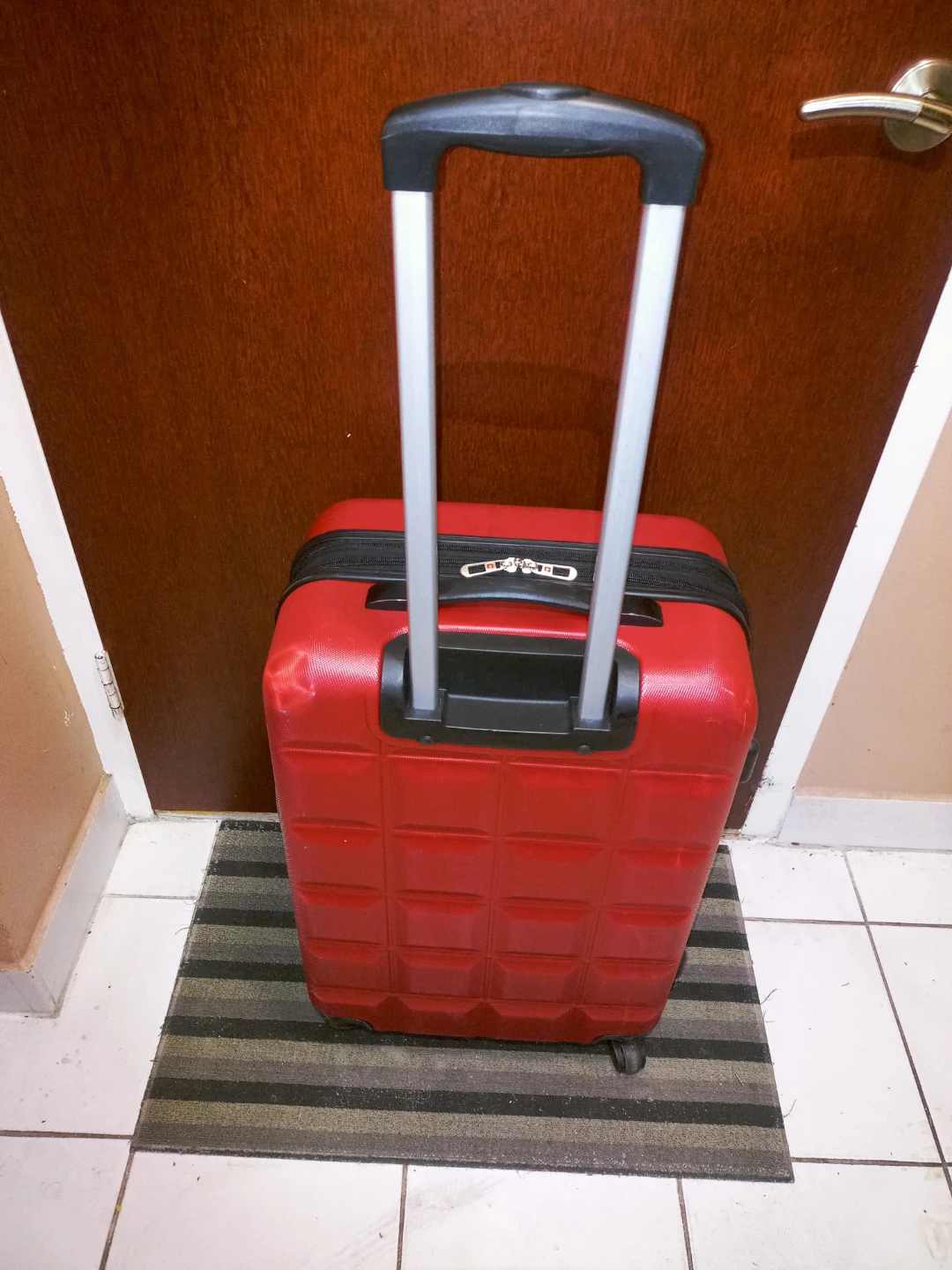 Swiss Gear Luggage With Swivel Wheels - photo 4