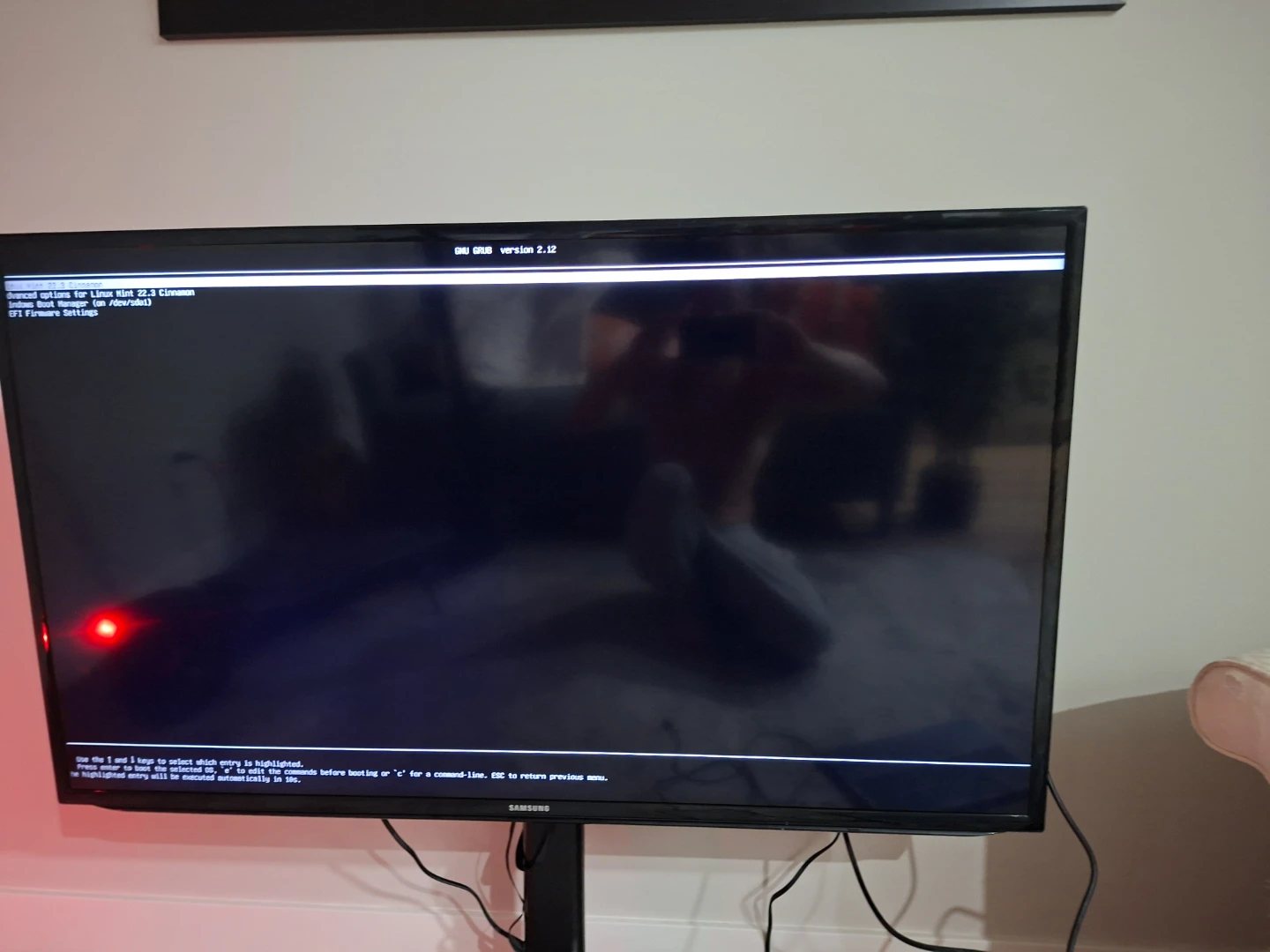 Samsung  50" LED SMART TV MINT CONDITION W STAND