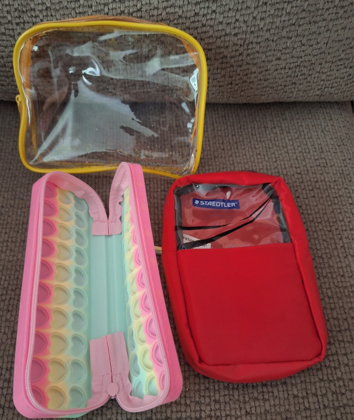 Kid's lot: sketch pad, book and pencil cases - photo 4