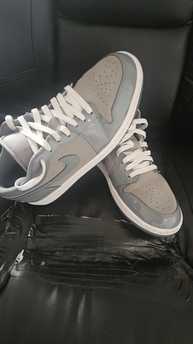 Air Jordan 1 Low SE Light Smoke Grey White