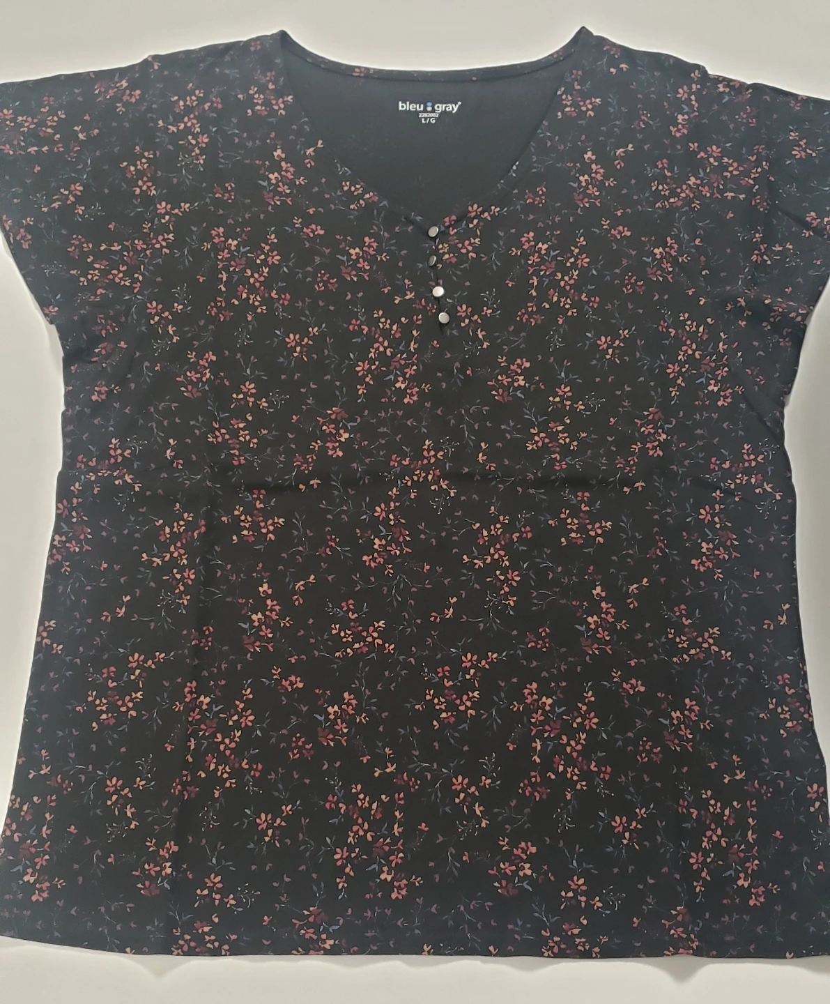 Brand new  Bleu & Gray Floral Henley Top L/G