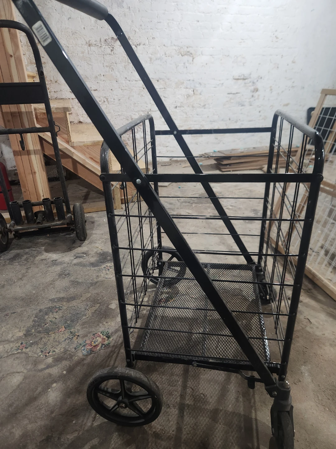 Black Metal Rolling Shopping Cart ⚽