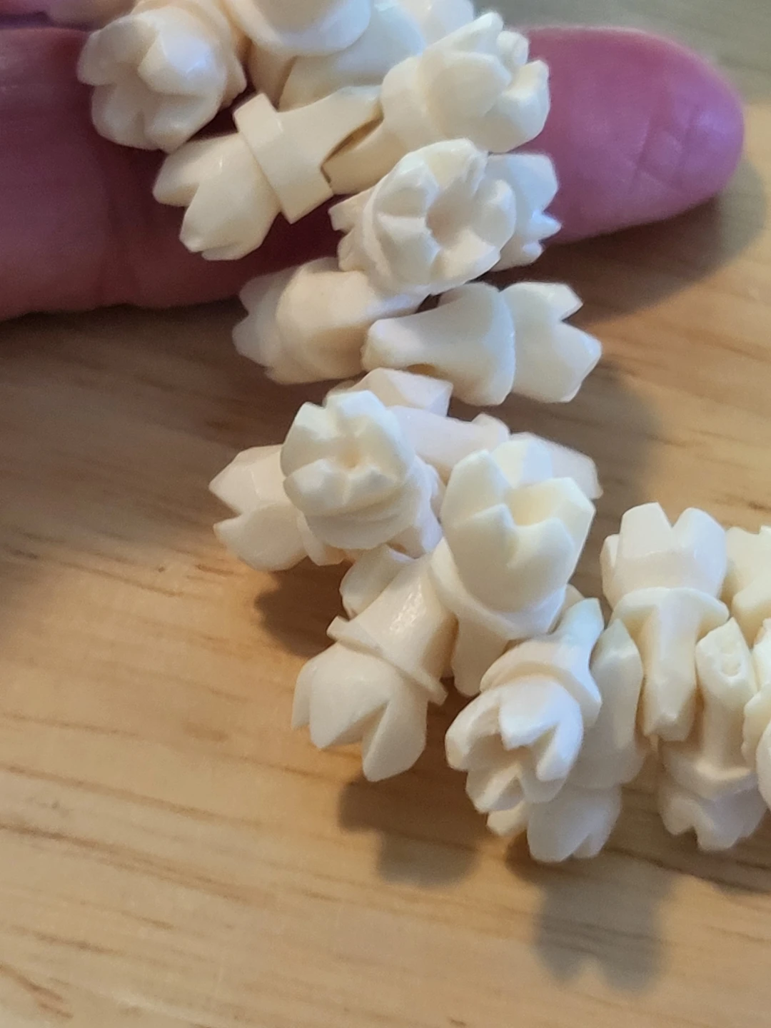 White Flower Lei Necklace - photo 5