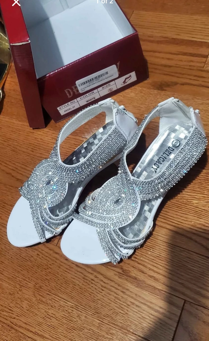 Delicacy White Crystal Embellished Sandals Size 6 like New.