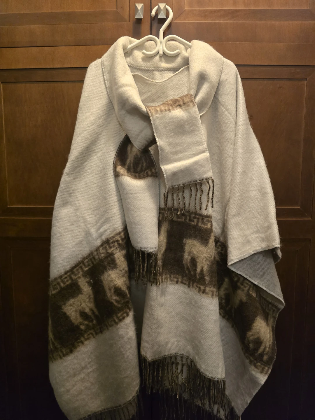 NEW authentic Peru Cream Alpaca Blend Poncho with Scarf