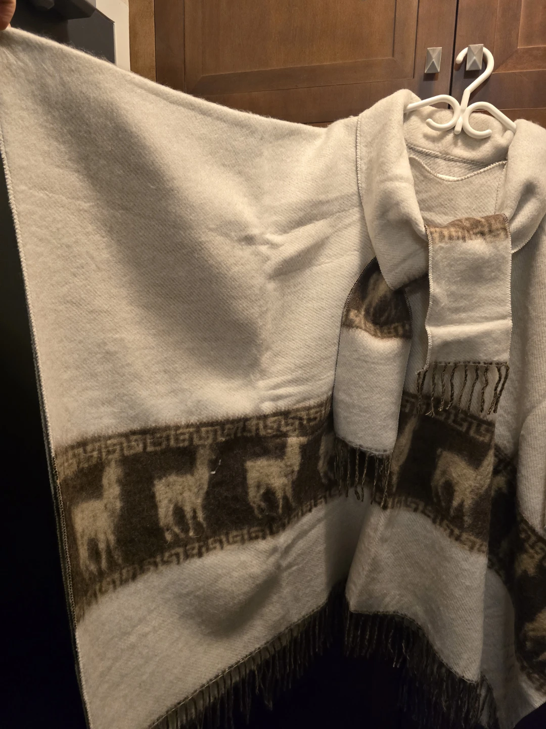 NEW authentic Peru Cream Alpaca Blend Poncho with Scarf - photo 2