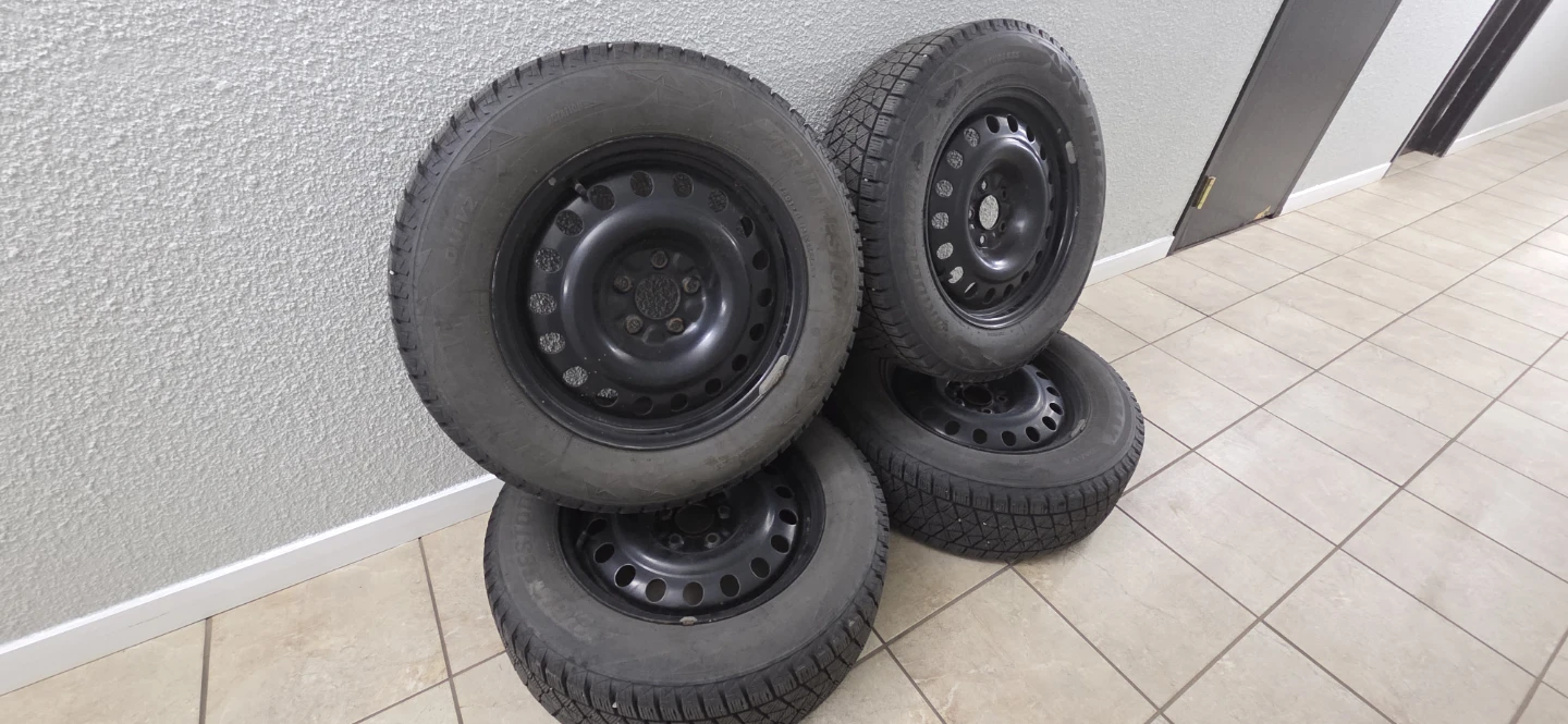 Set of 4 Winter Tires with Rims - photo 5