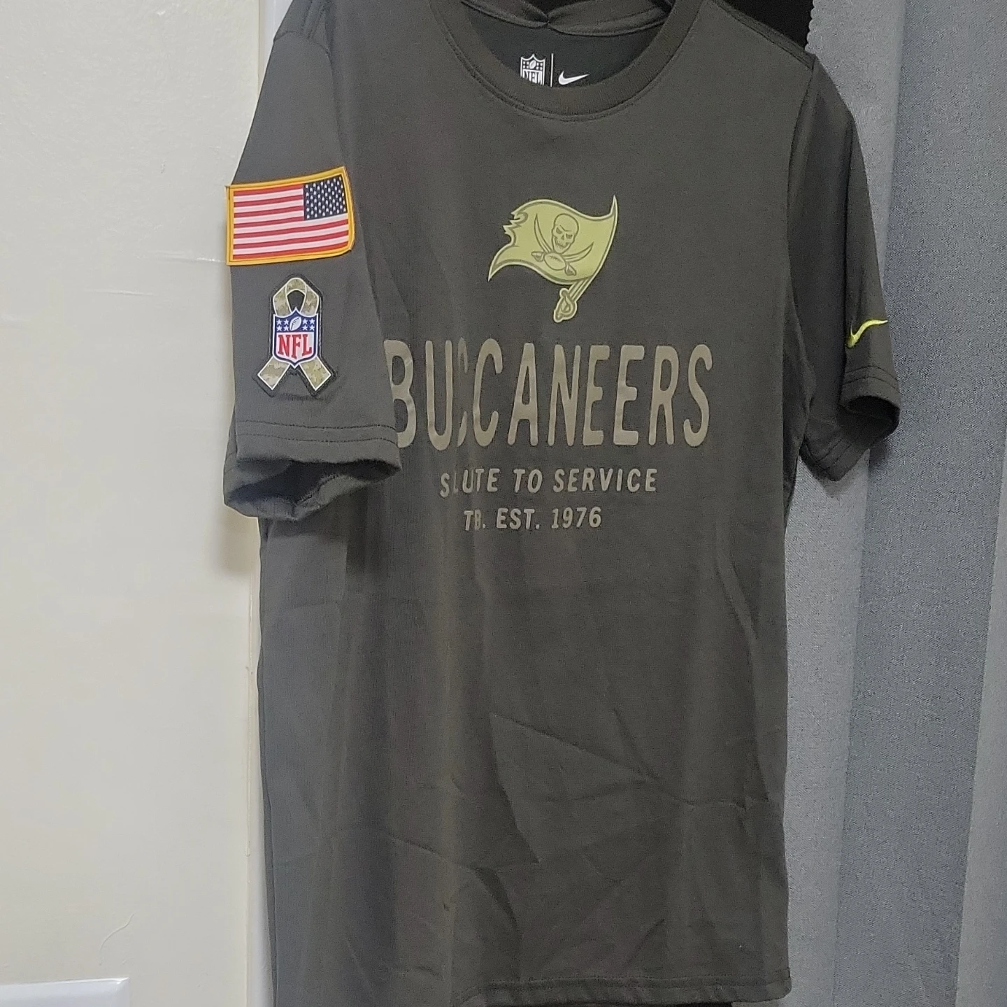 Nike NFL Buccaneers Salute to Service T-Shirt - photo 2