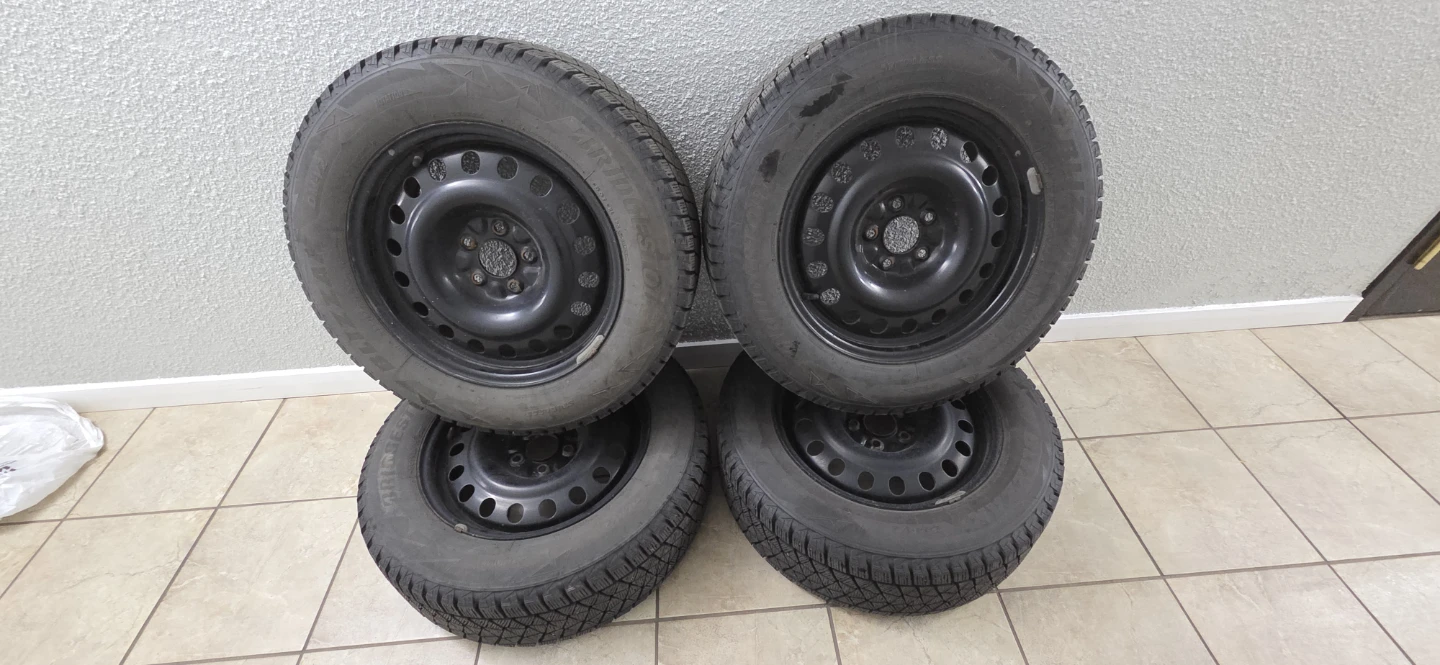 Set of 4 Winter Tires with Rims - photo 3