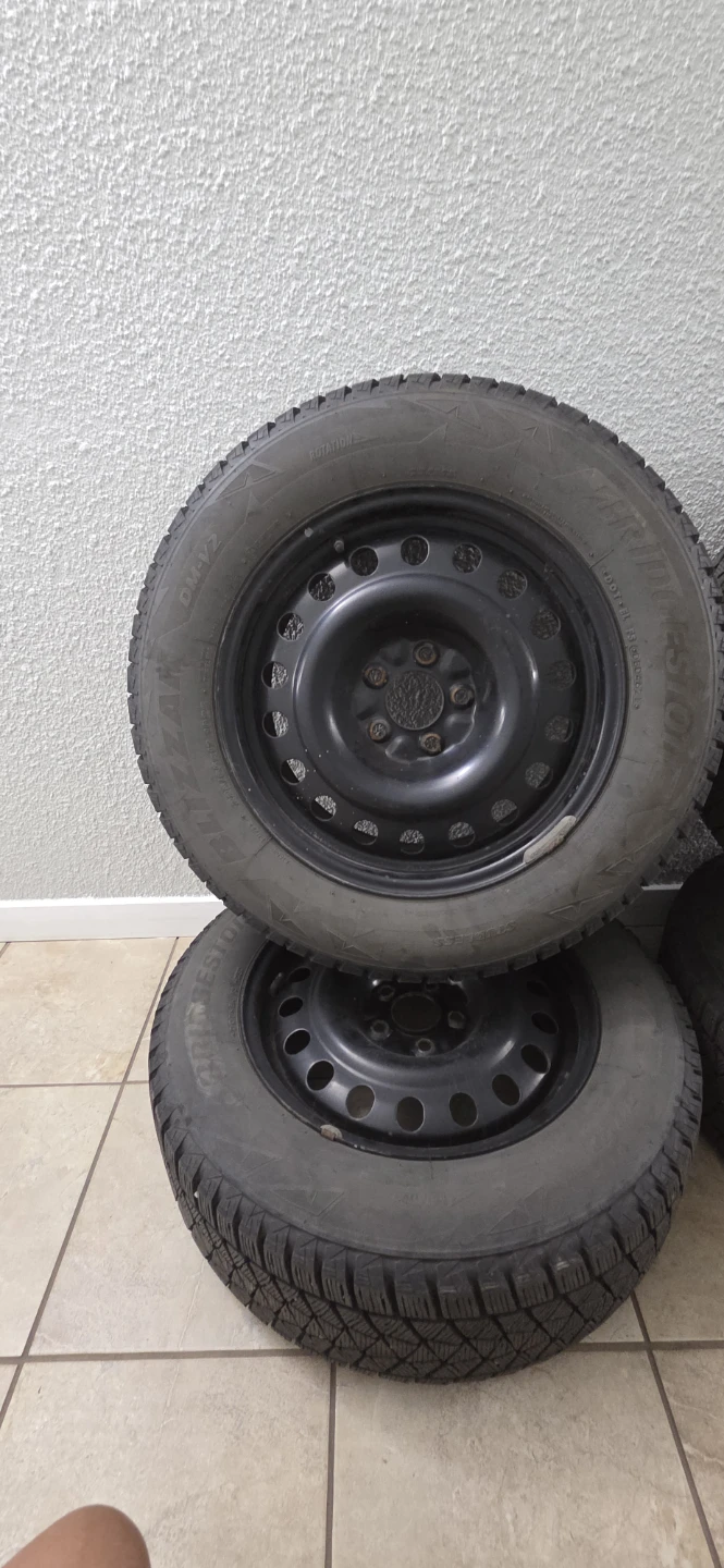Set of 4 Winter Tires with Rims - photo 4