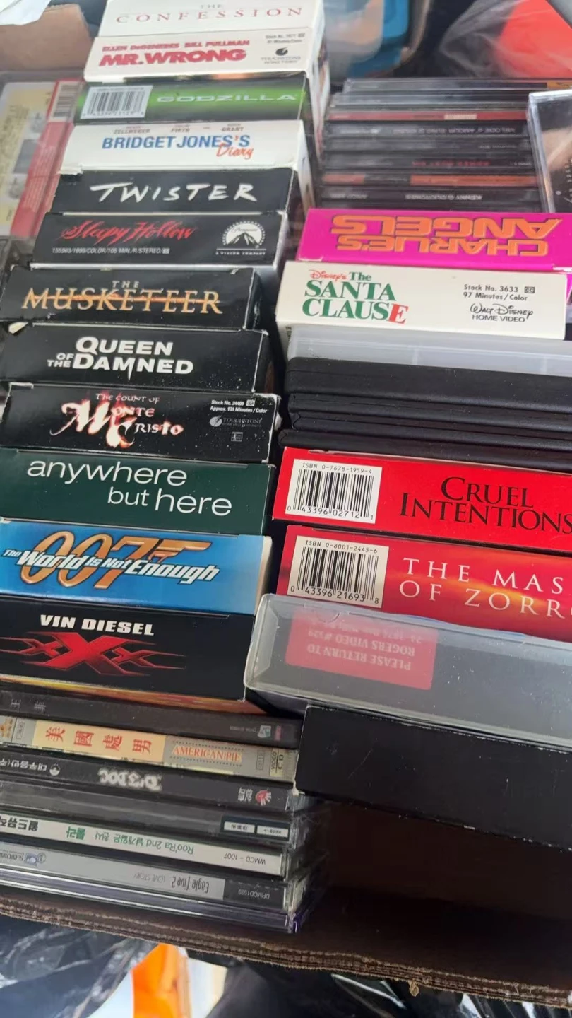 Various CDs and VHS tapes - photo 3