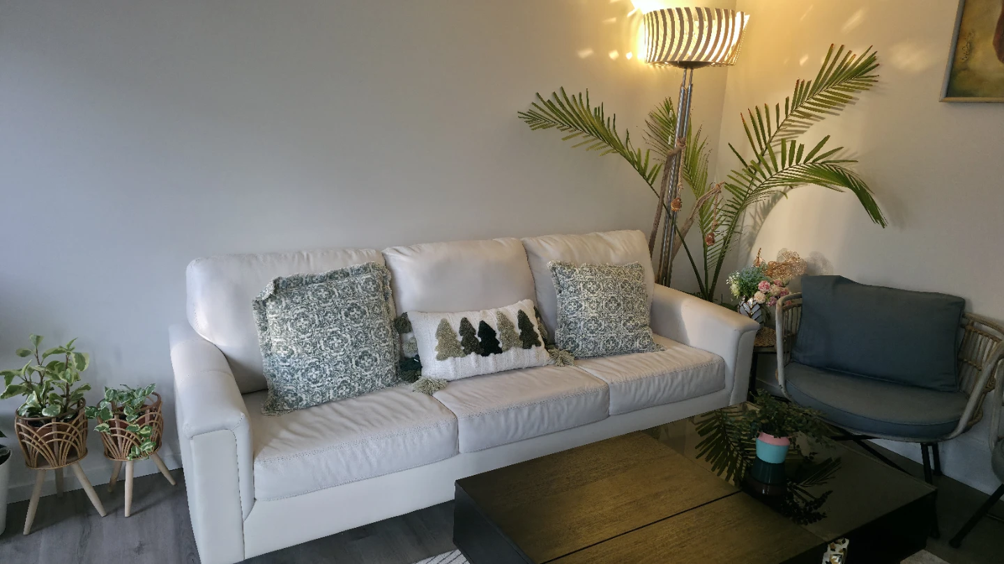 White leather sofa for sale - photo 4