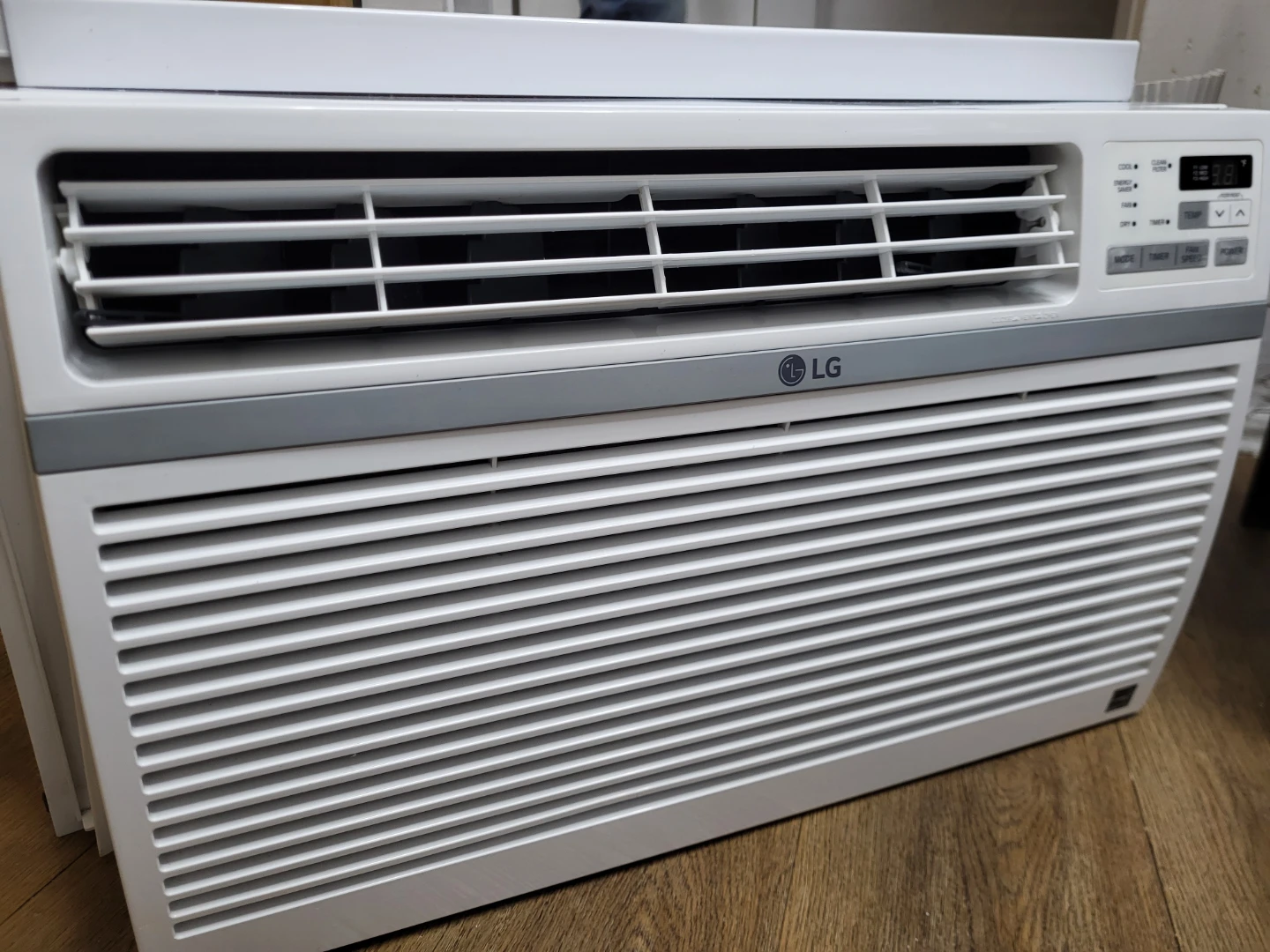 Like new Windows And floor Air Conditioners