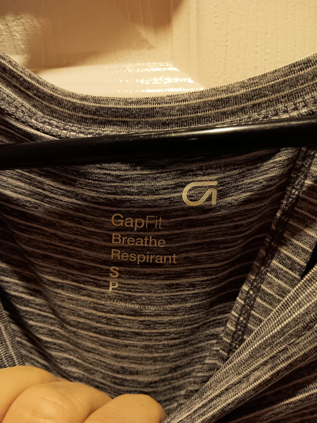 GapFit Breathe Long Sleeve Shirt - photo 2