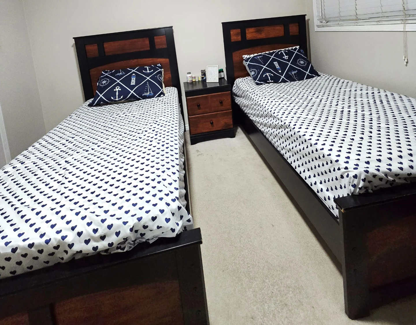 2 twin bed with bedside table,mattresses and frames