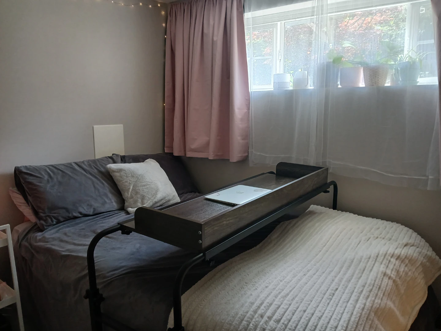 Over-bed Desk/Hospital Table on Wheels, Brand New