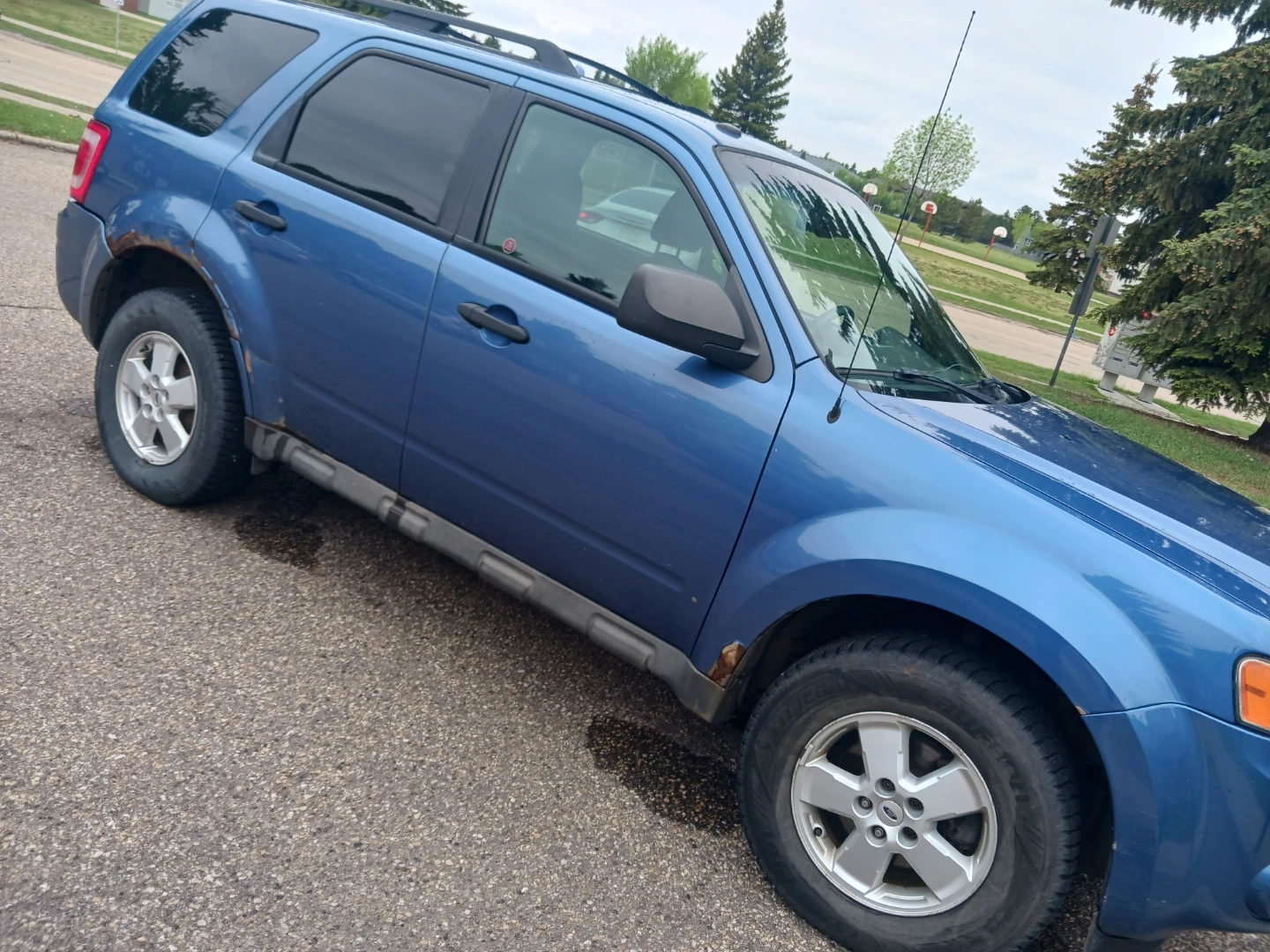 Blue Ford Escape SUV - photo 4