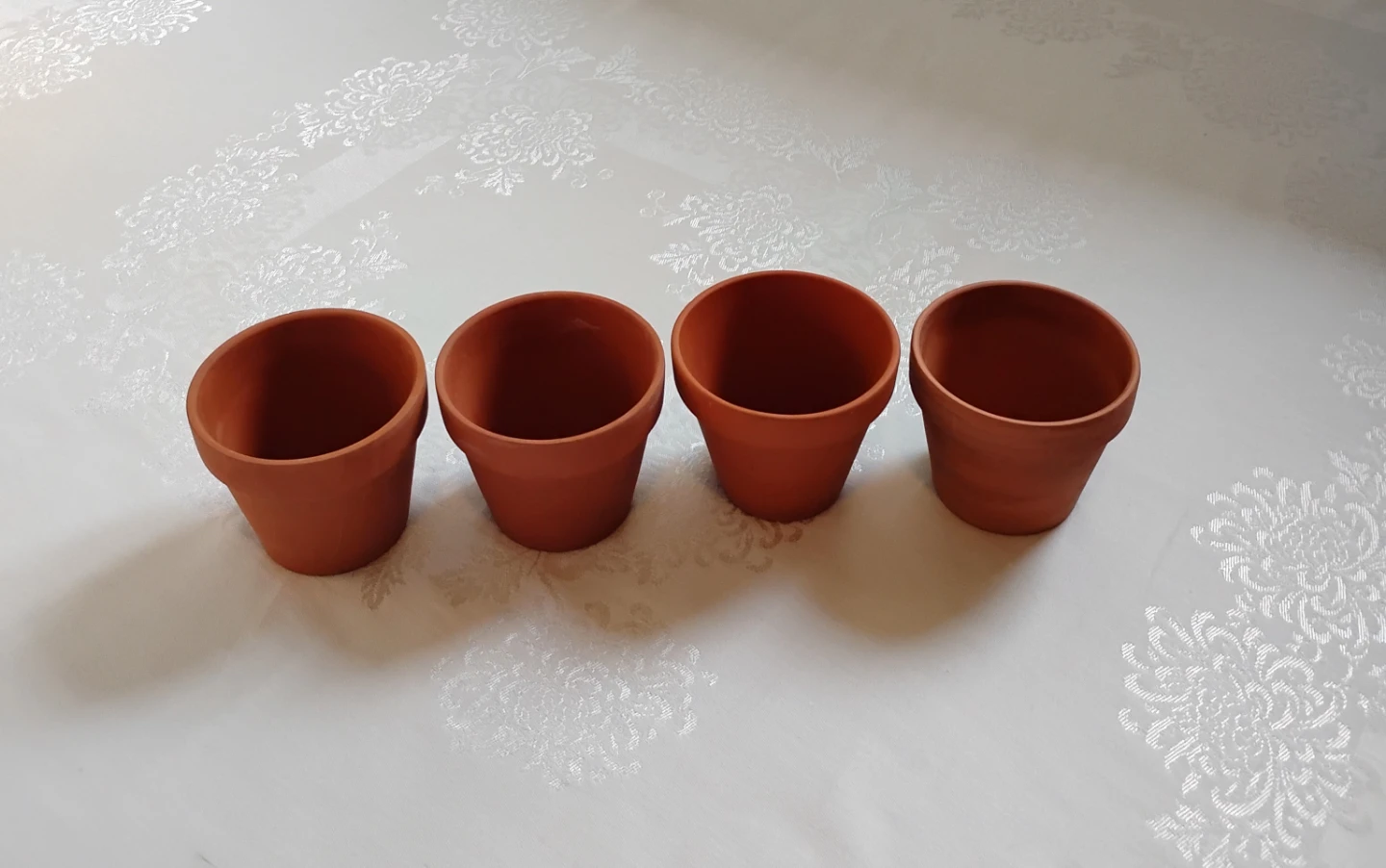 ⚽ Small Terracotta Pots