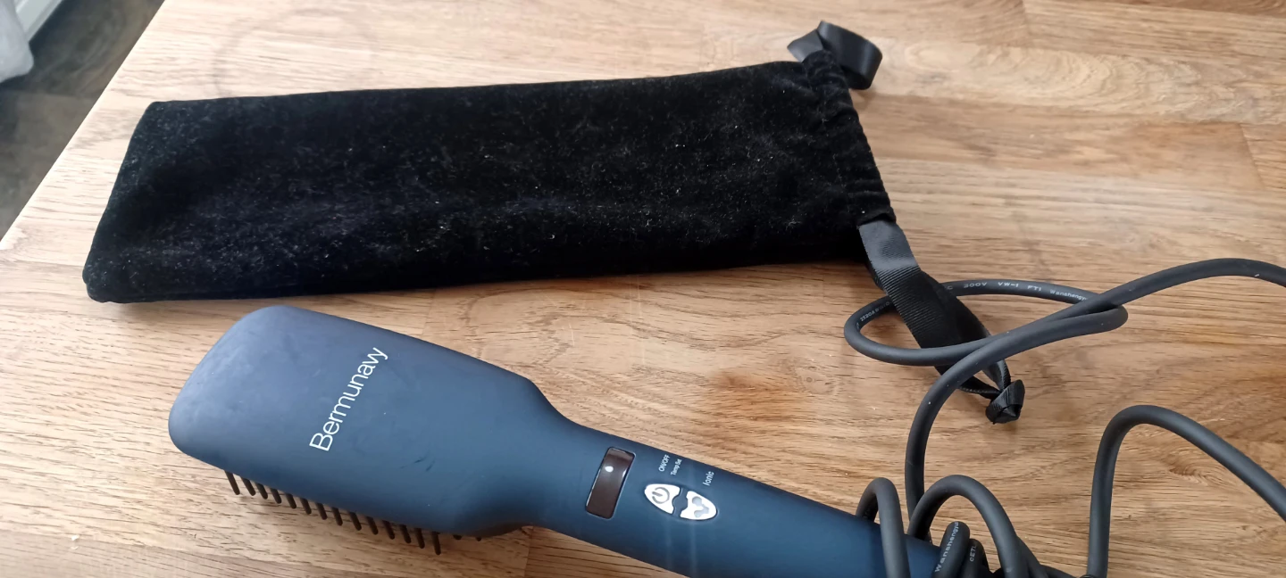 Bermunavy Hair Straightener Brush - photo 4