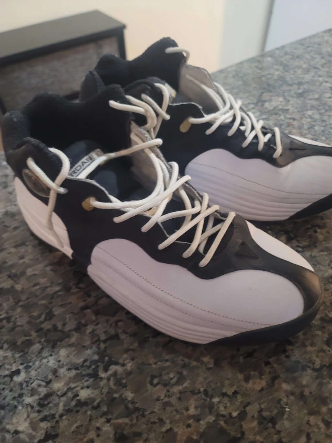 Jordan Jumpman Team 1 Basketball Shoes - photo 3
