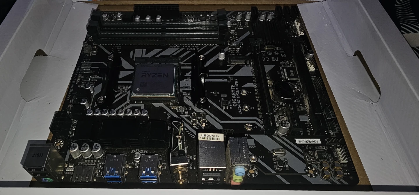 GIGABYTE B450M DS3H WIFI Motherboard - photo 3