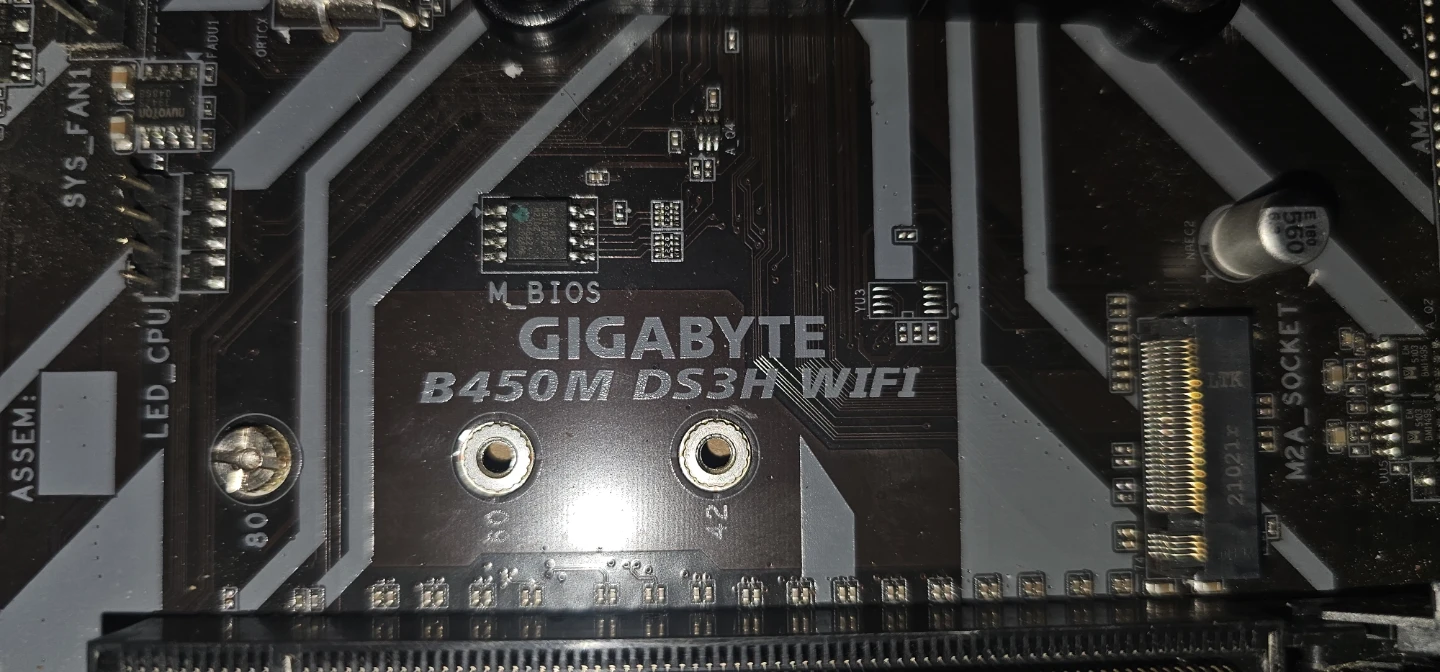GIGABYTE B450M DS3H WIFI Motherboard - photo 4