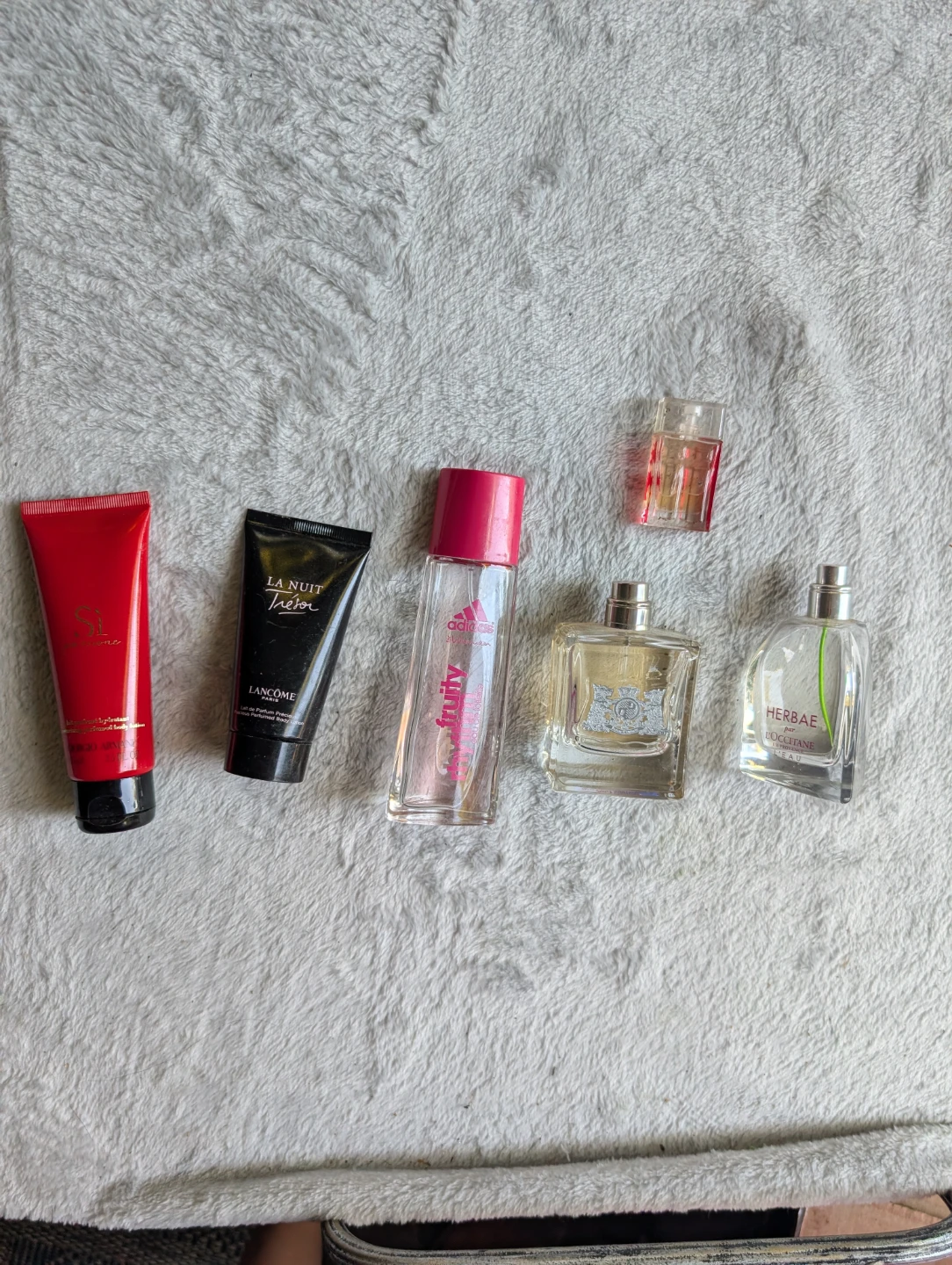 ⚽Assorted Perfume and Lotion Miniatures Set