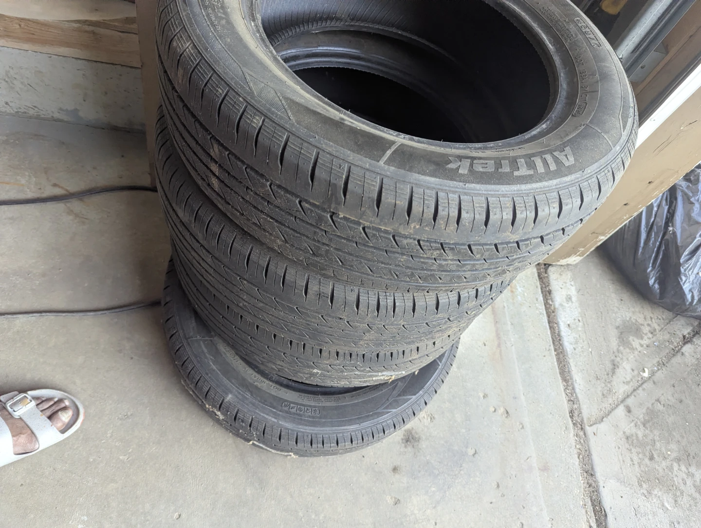 All season tire for sale $160 - photo 2