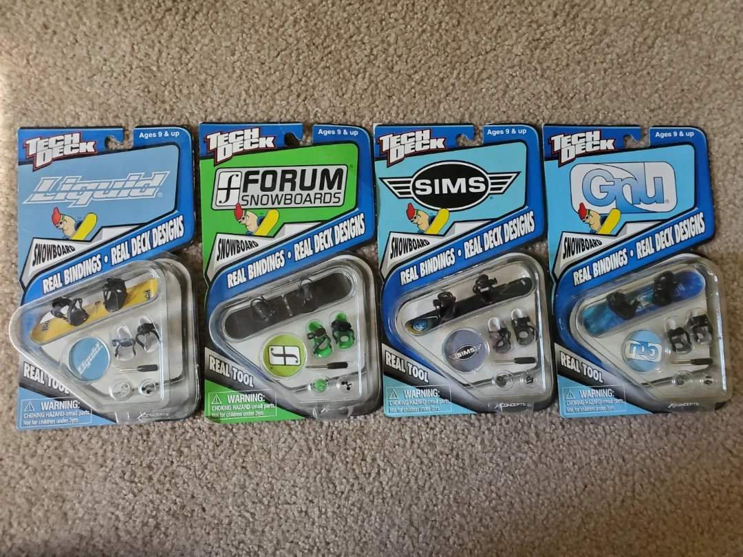 Tech Deck Snowboards and Keychains Lot - photo 2