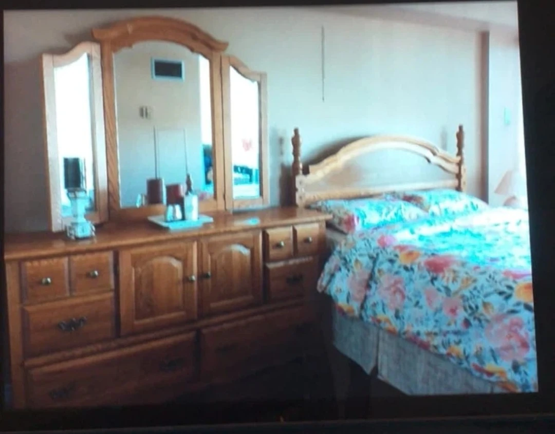 Solid Oak Queensize  Bed with Mattress - photo 2