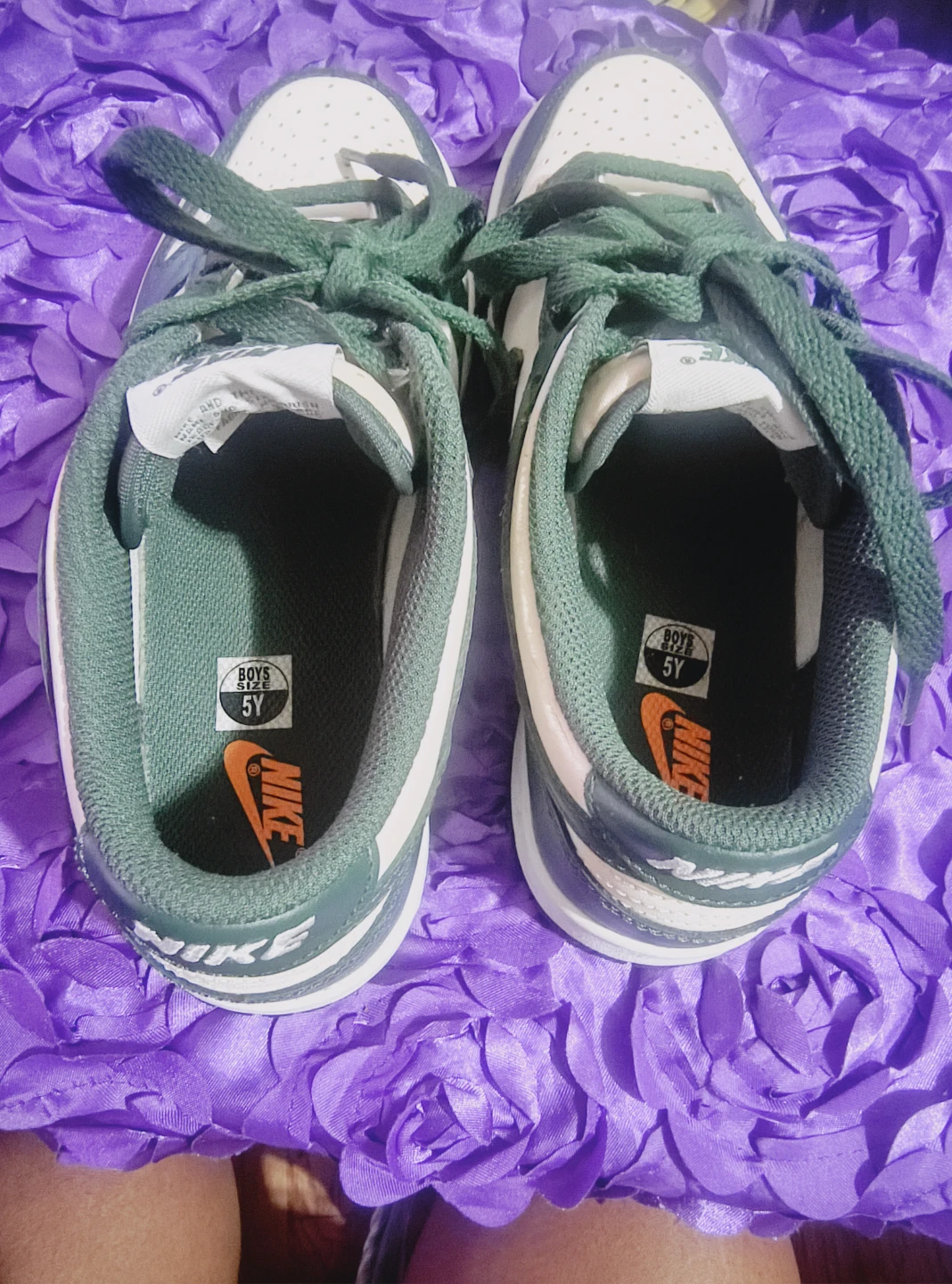 Nike Dunk Low Boys Green & White Size 5Y used - photo 5