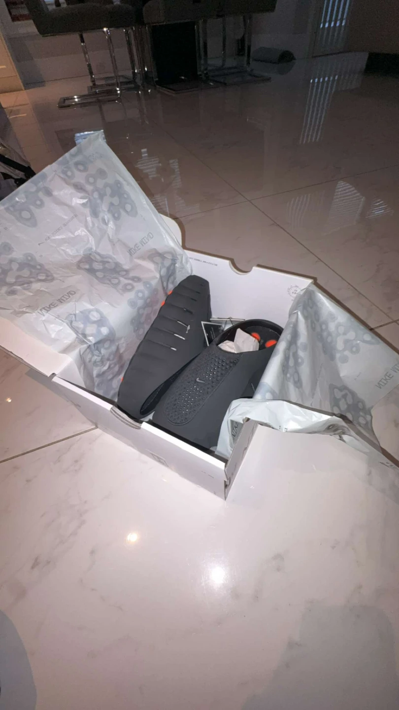 Nike Mind Shoes size 8 and 11 - photo 2