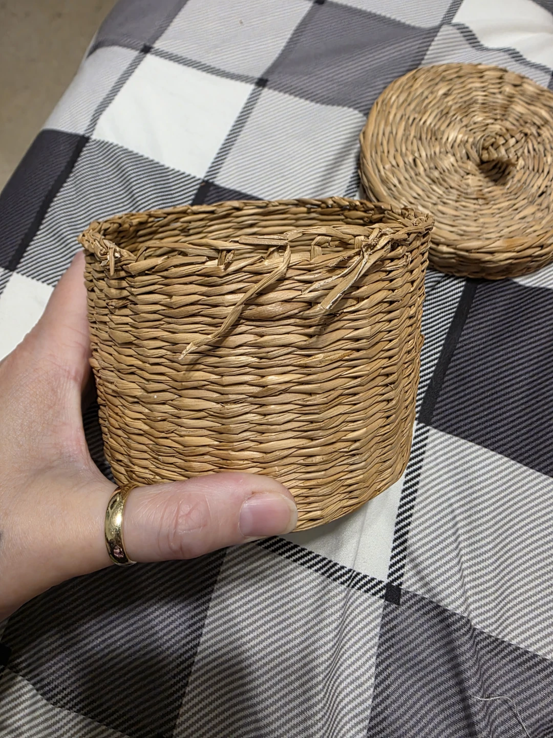 Small wicker storage container - photo 4