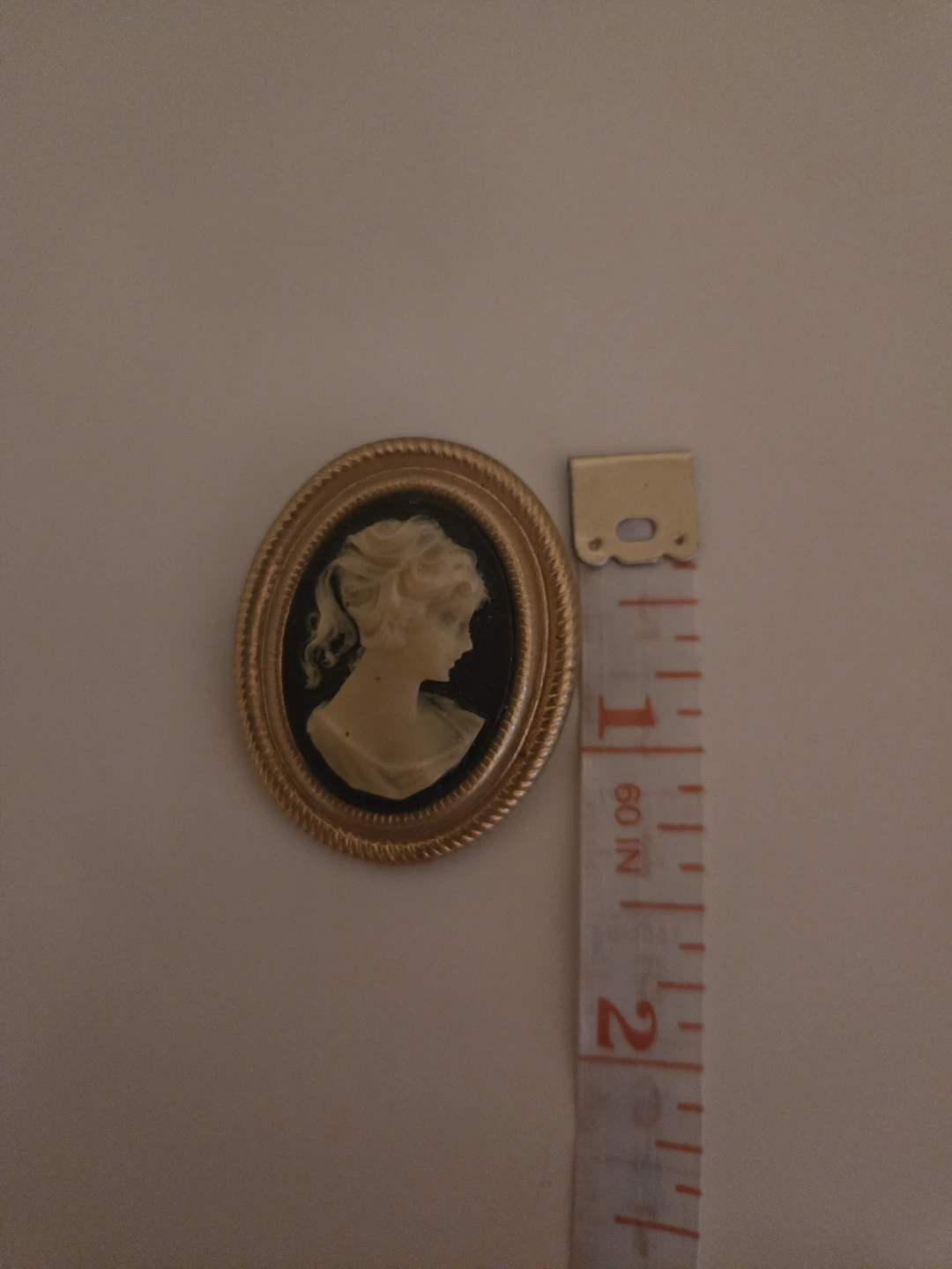 Oval Cameo Brooch with Gold-Tone Frame - photo 3
