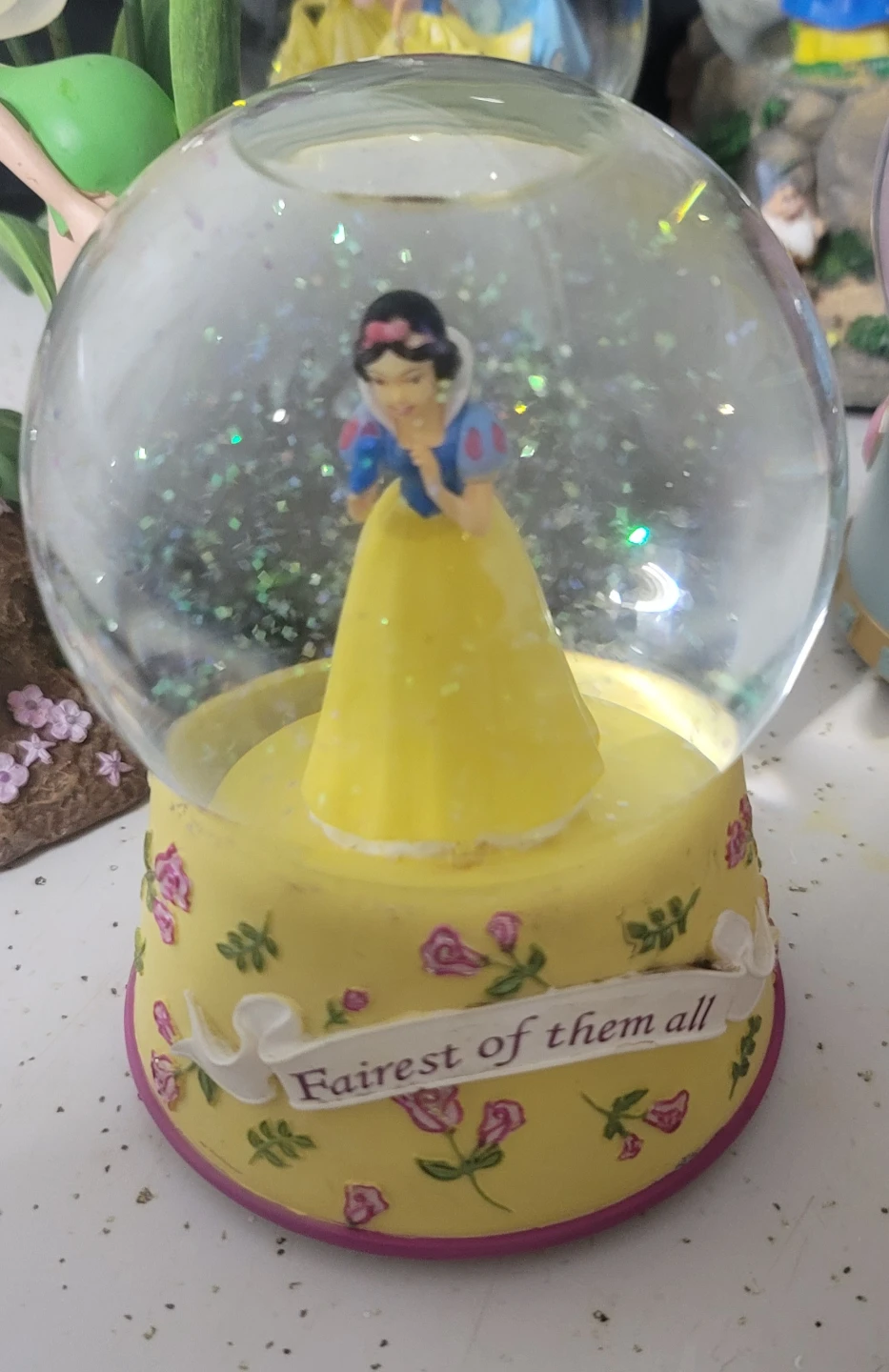 Disney Snow White Snow Globe – Enesco – 6"
