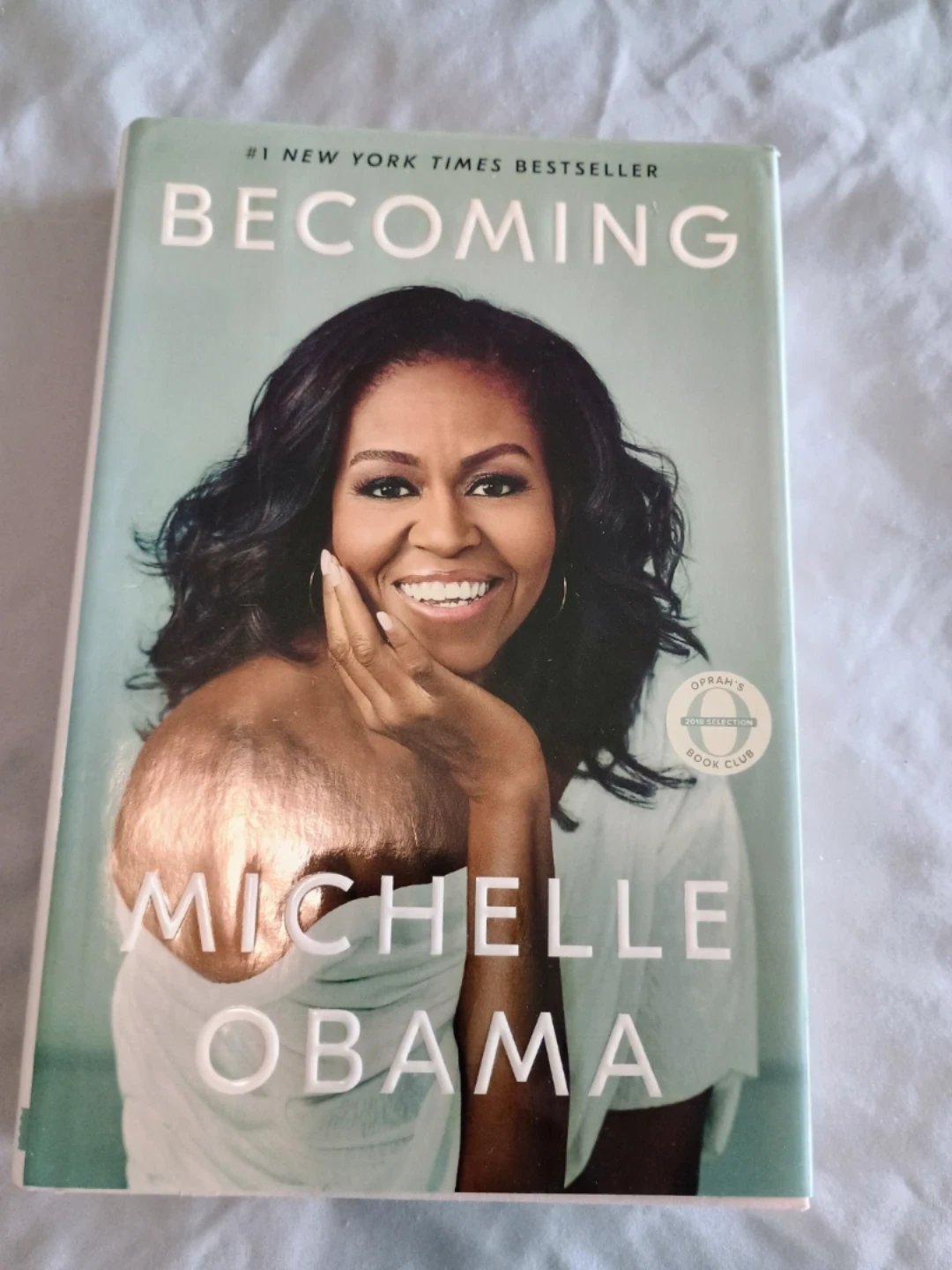 ⚽  Becoming by Michelle Obama Book