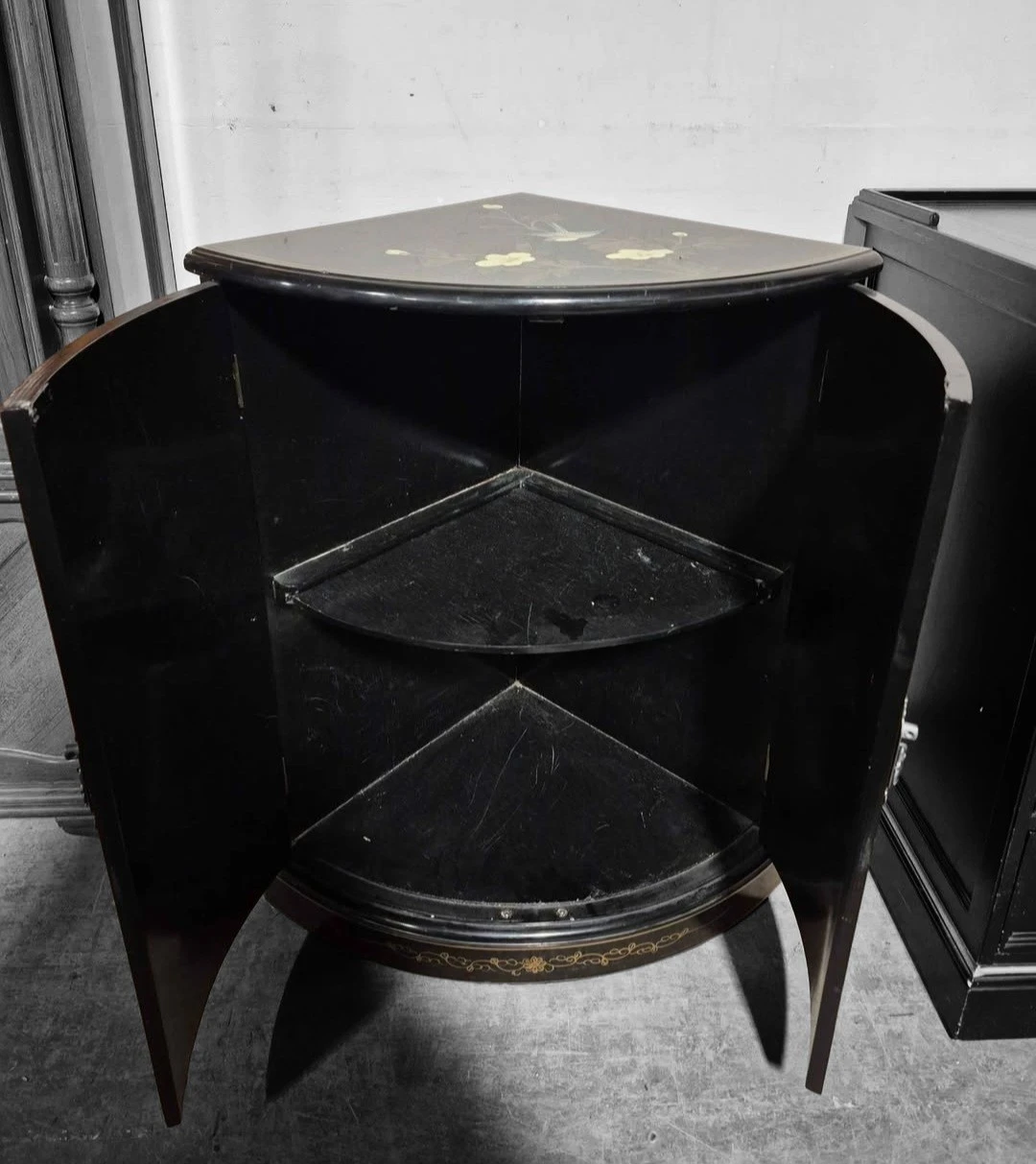 Vintage Black Lacquer Curved Corner Cabinet - photo 4