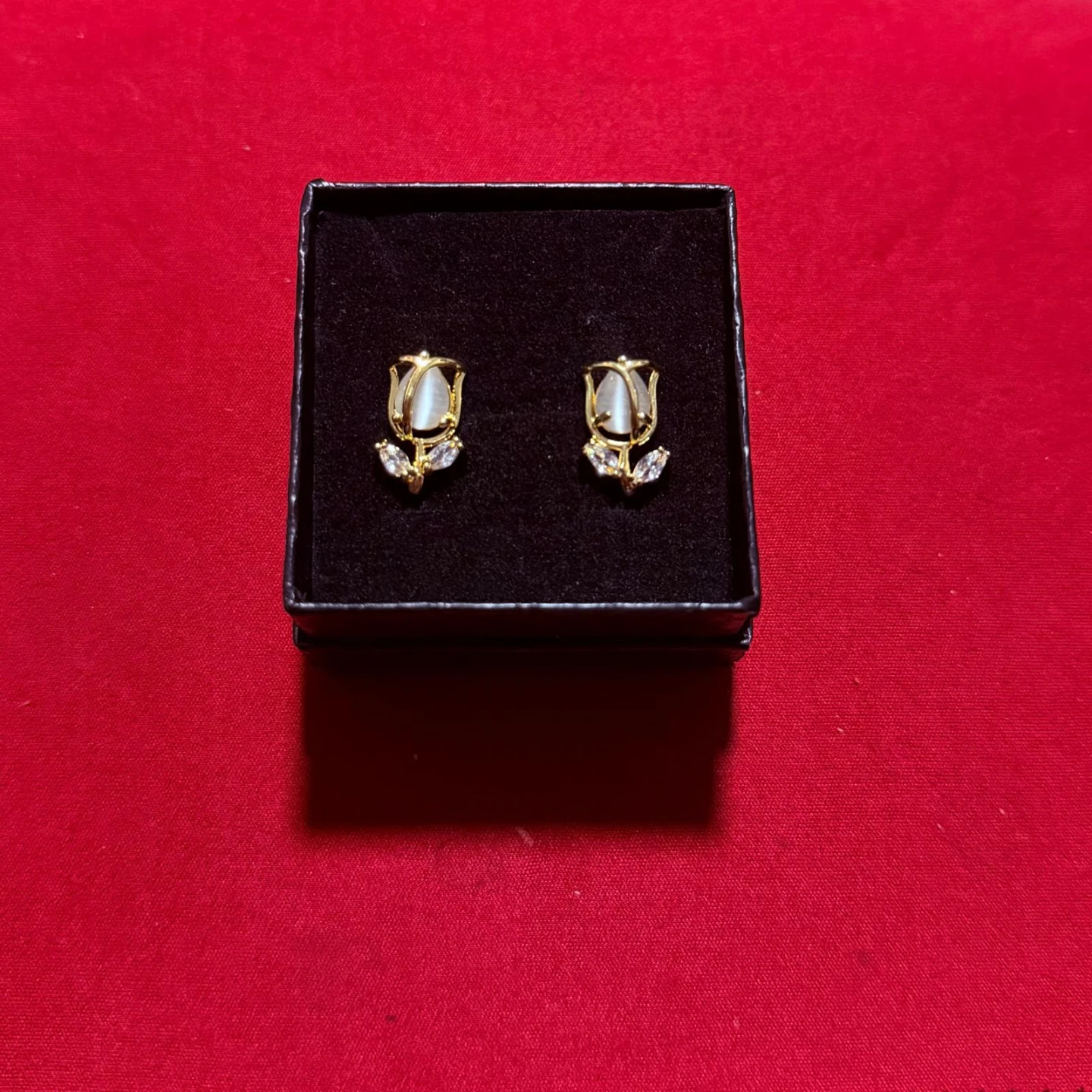 Beautiful earrings in the form of tulips - photo 3