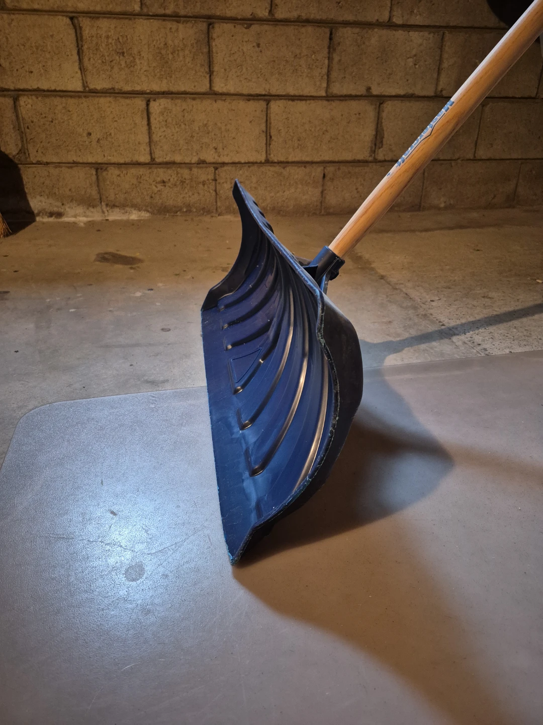 Rake, Snow Shovel, Straw Broom - photo 5