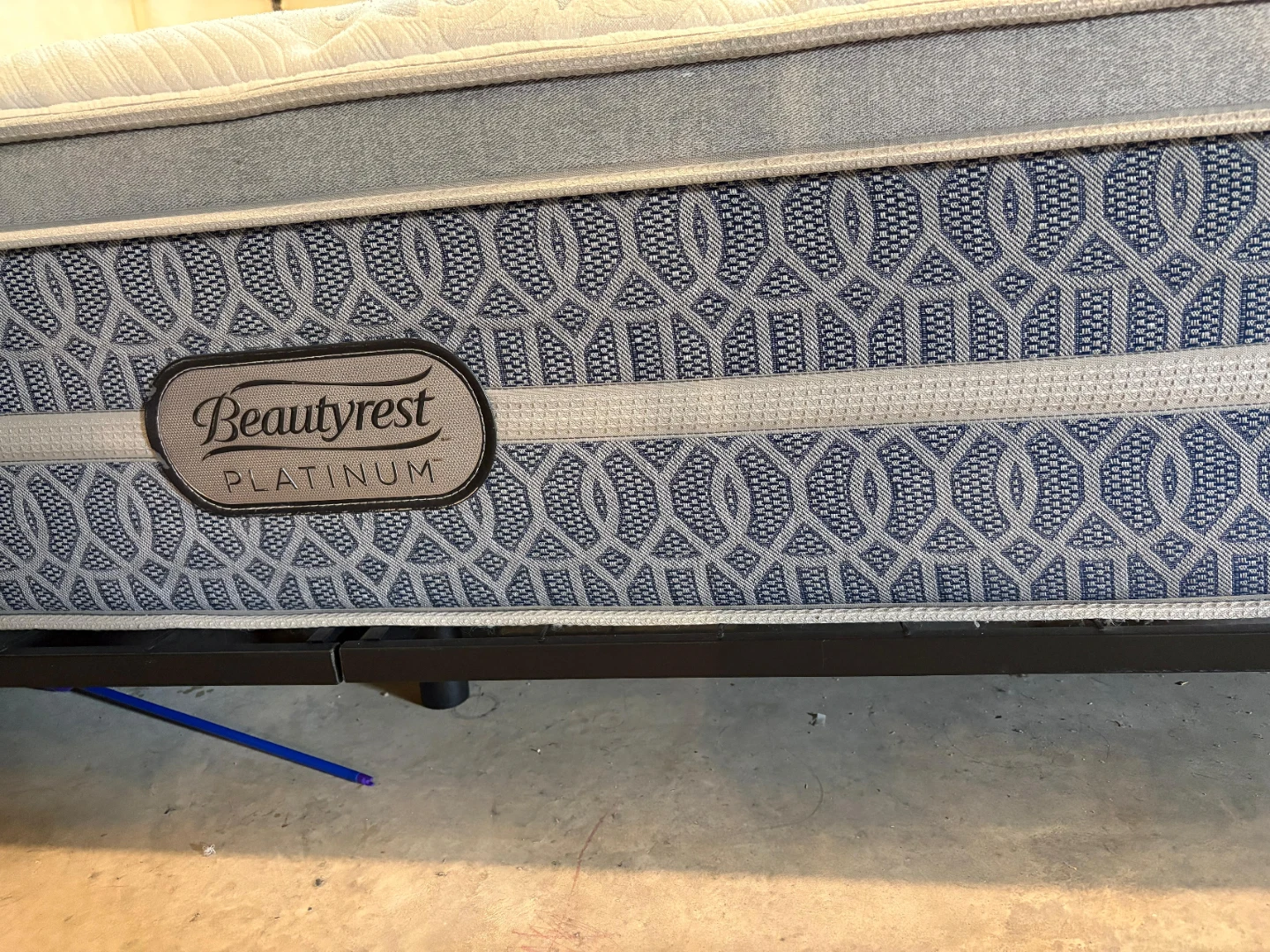 King size metal frame with Beautyrest Platinum Mattress - photo 3