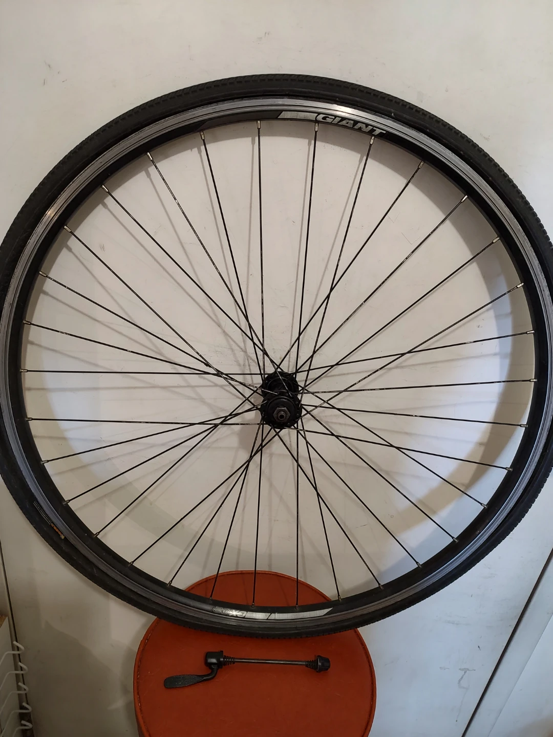 Sale 700C Giant front bicycle rim with puncture resistant tire