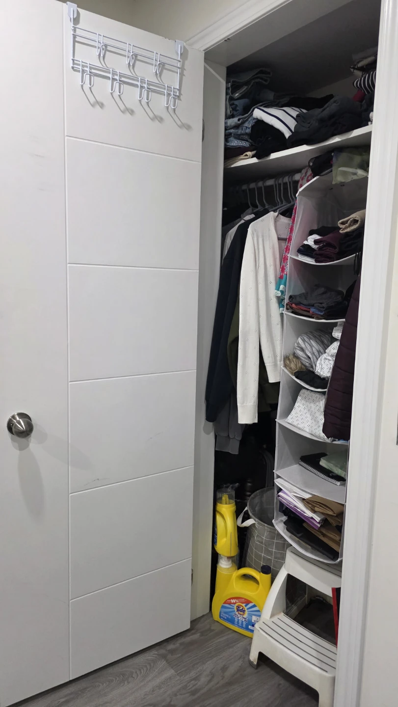 Renting room in basement from month of July - photo 2