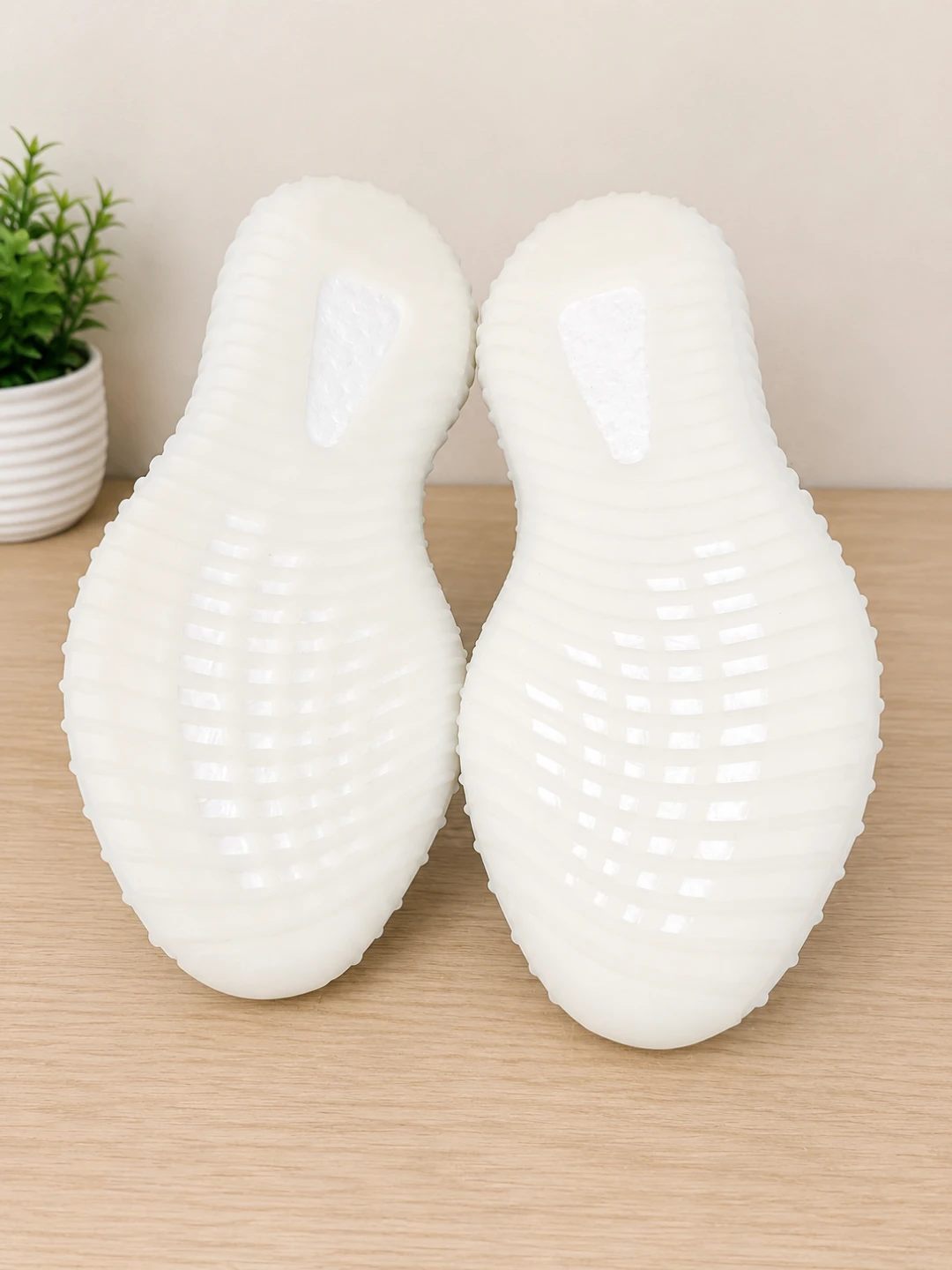 Adidas Yeezy Boost 350 V2 Zebra - photo 4