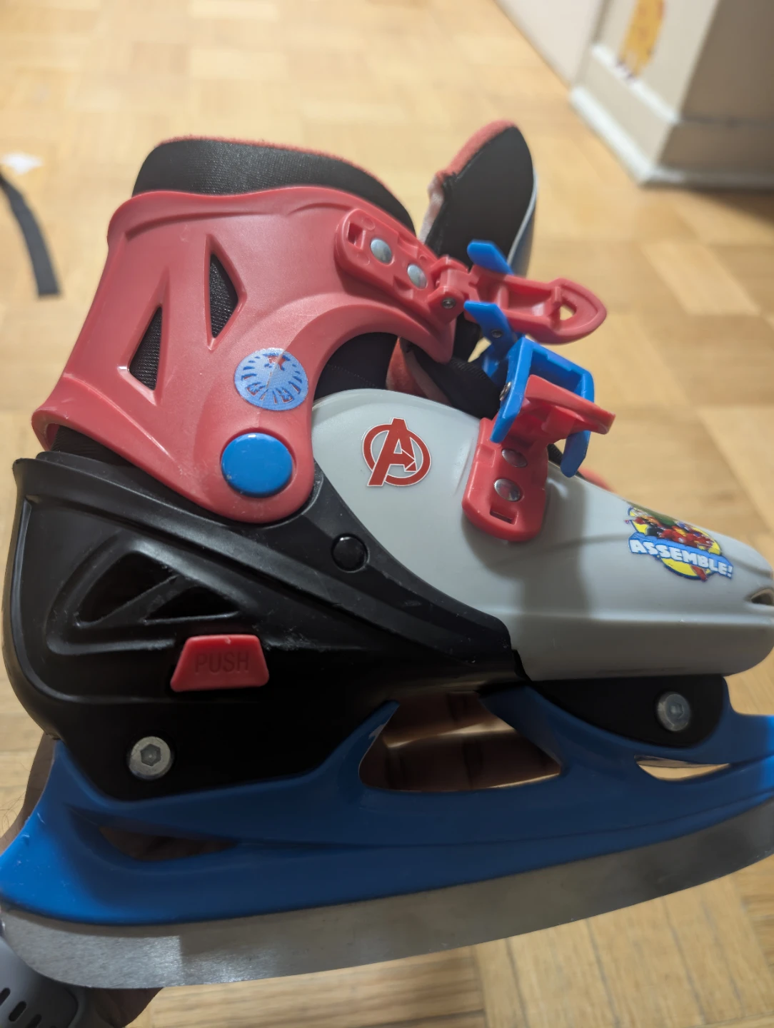 Avengers Adjustable Ice Skates+Cage Helmet+Snow Pant+Hand gloves - photo 4