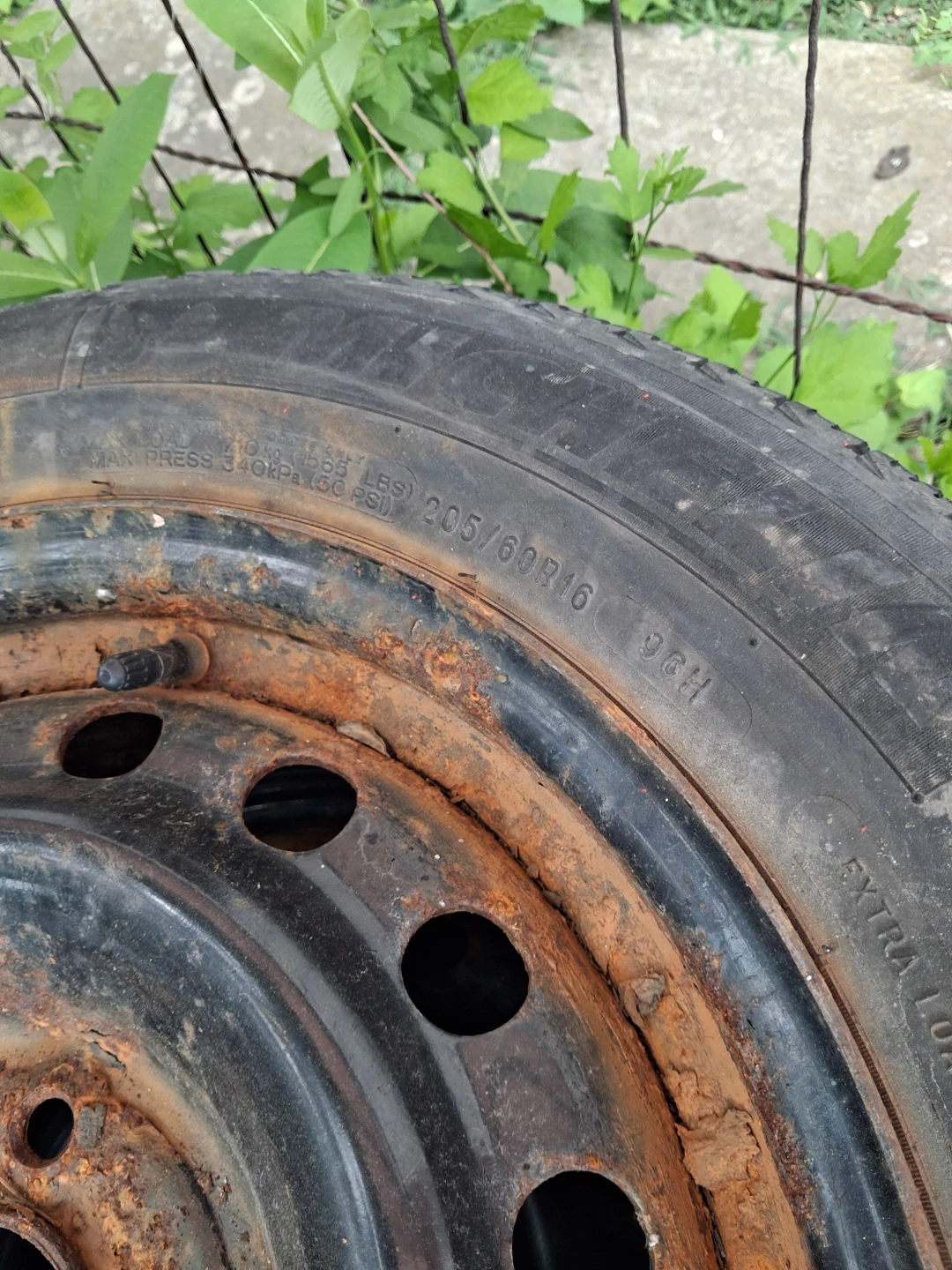 205/60R16 Tire