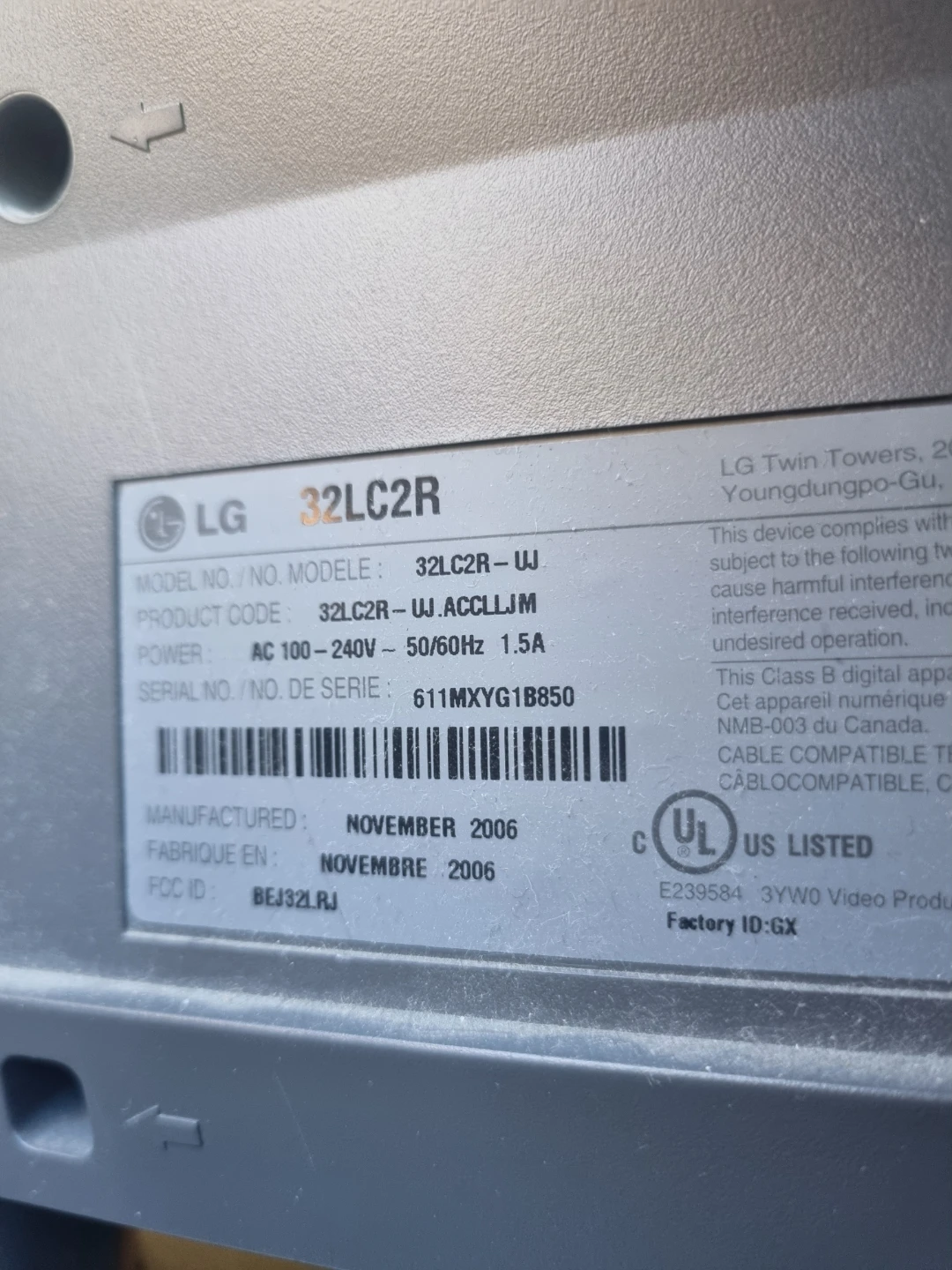 LG 32LC2R LCD TV and Sony Stand - photo 2
