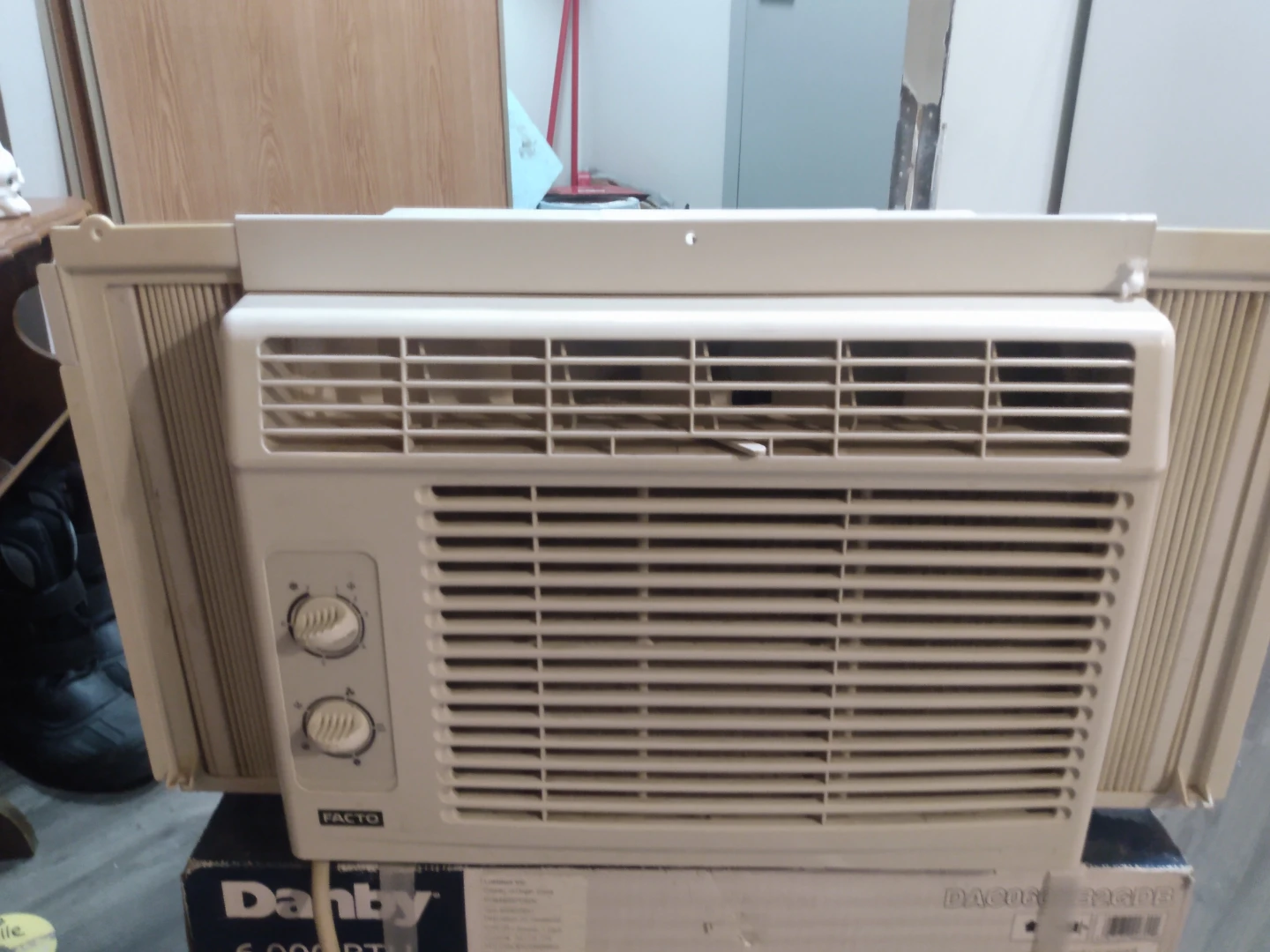 Facto Window Air Conditioner