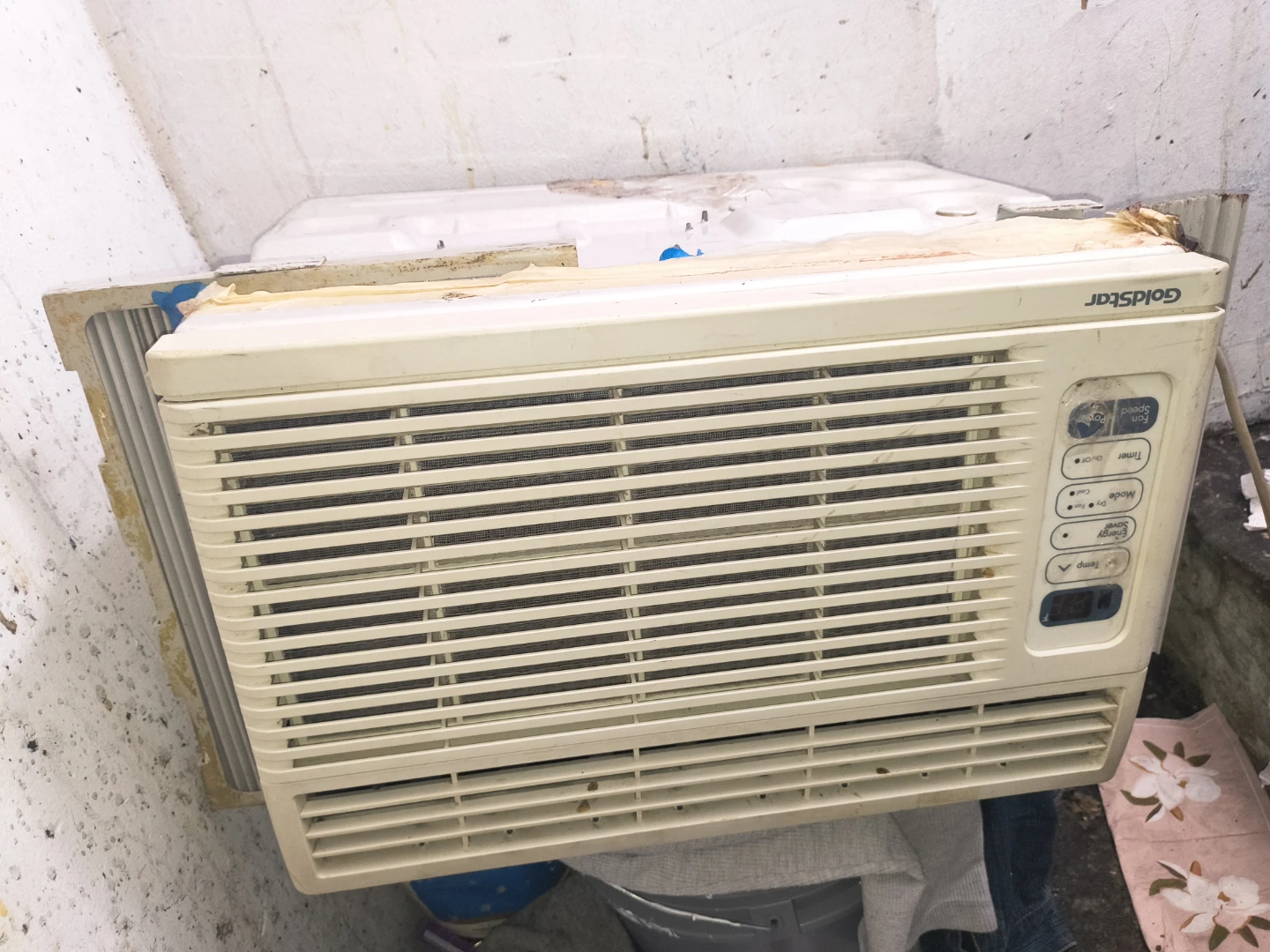 GoldStar Window Air Conditioner Unit