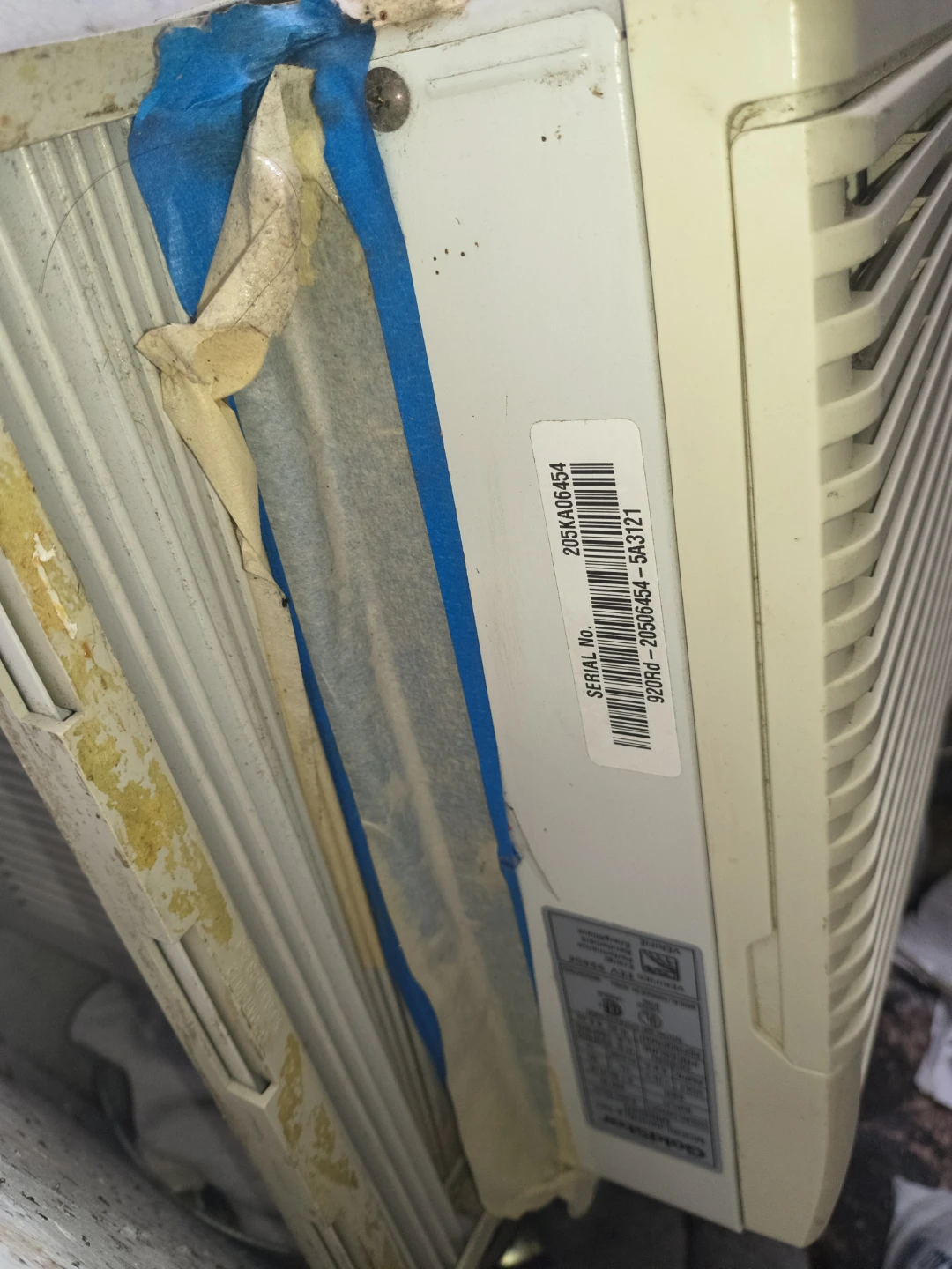 GoldStar Window Air Conditioner Unit - photo 2
