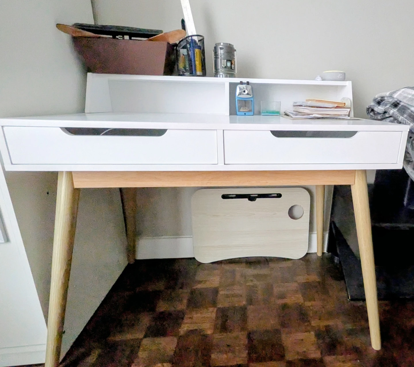 White Two-Drawer Desk with Shelf - photo 3